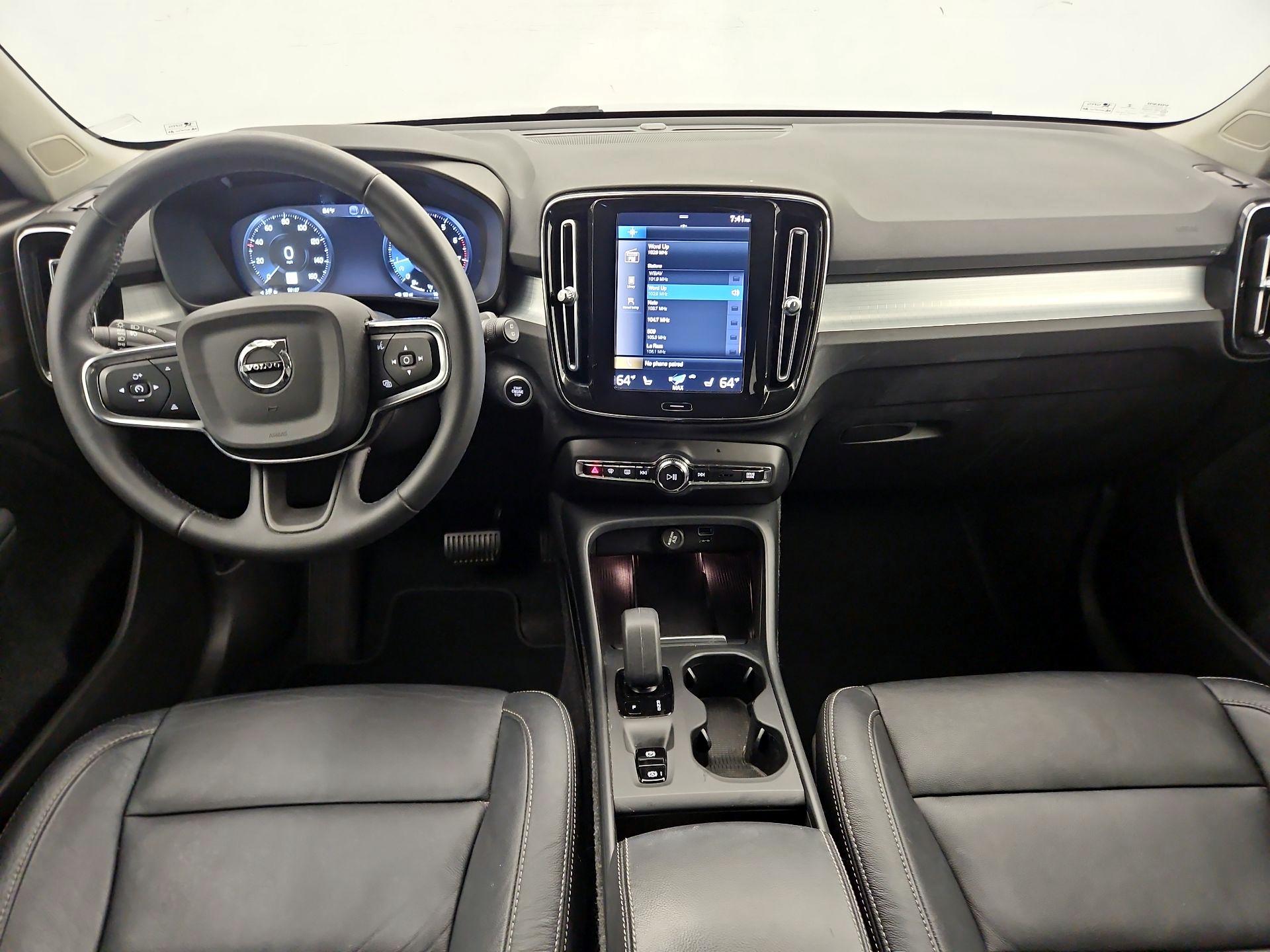 Thumbnail: 2022 Volvo XC40 - 9