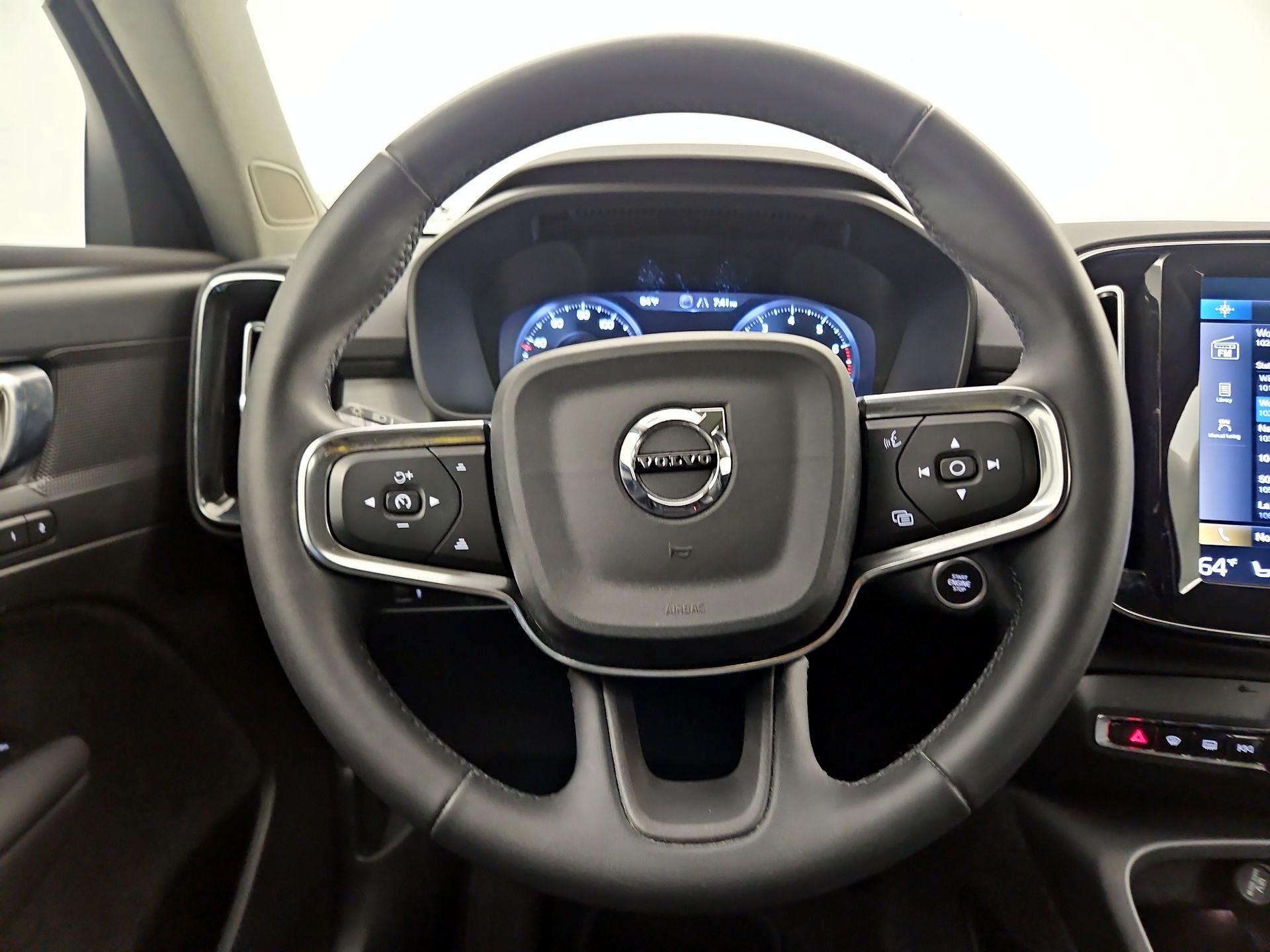 Thumbnail: 2022 Volvo XC40 - 10
