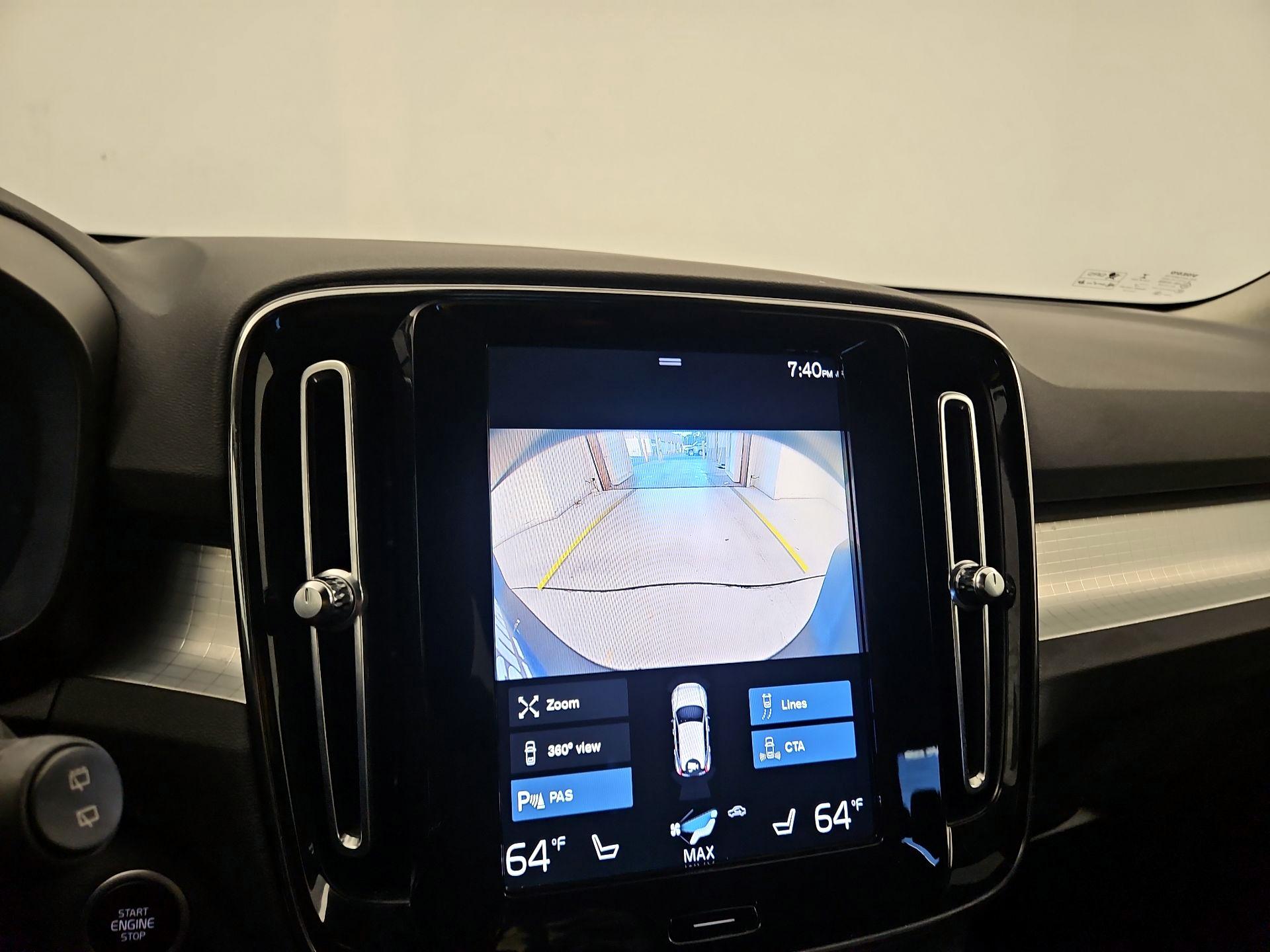 Thumbnail: 2022 Volvo XC40 - 15