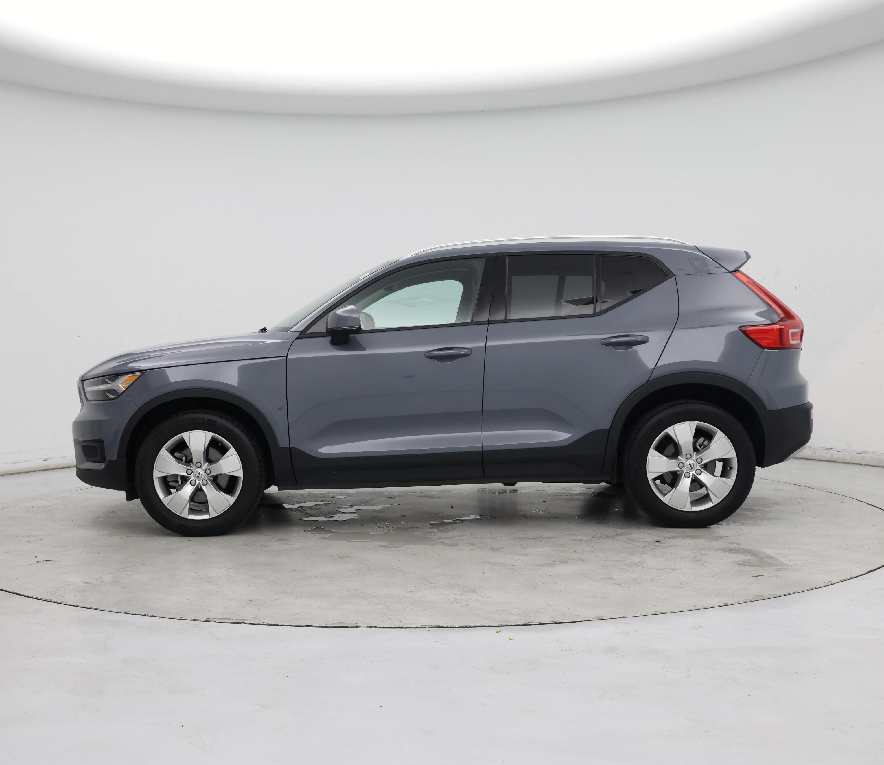 Thumbnail: 2022 Volvo XC40 - 3