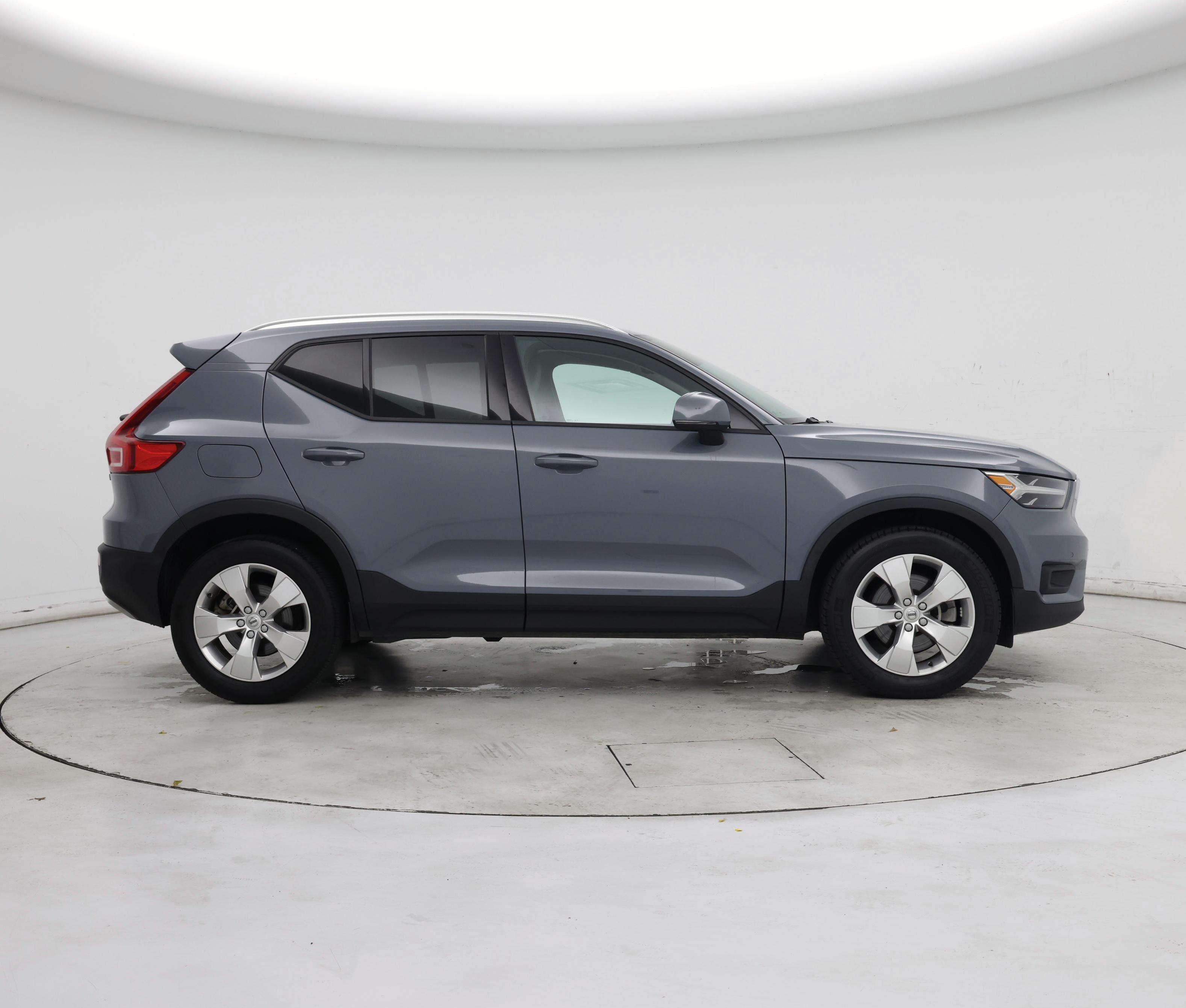 Thumbnail: 2022 Volvo XC40 - 7