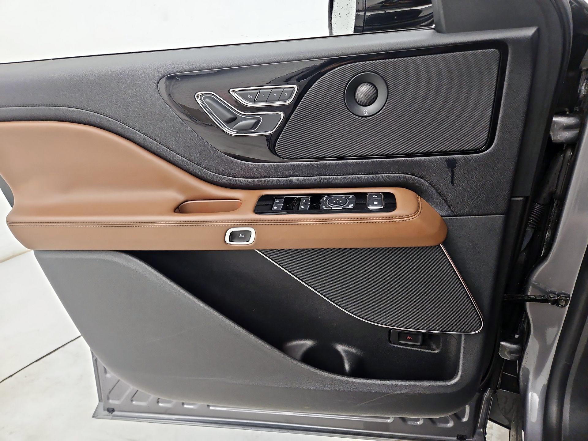 Thumbnail: 2022 Lincoln Aviator - 12