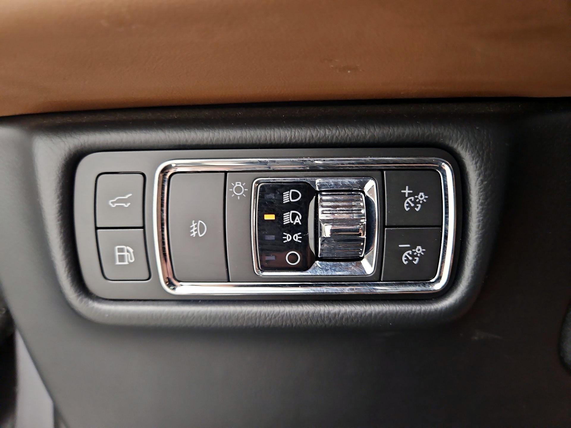 Thumbnail: 2022 Lincoln Aviator - 13