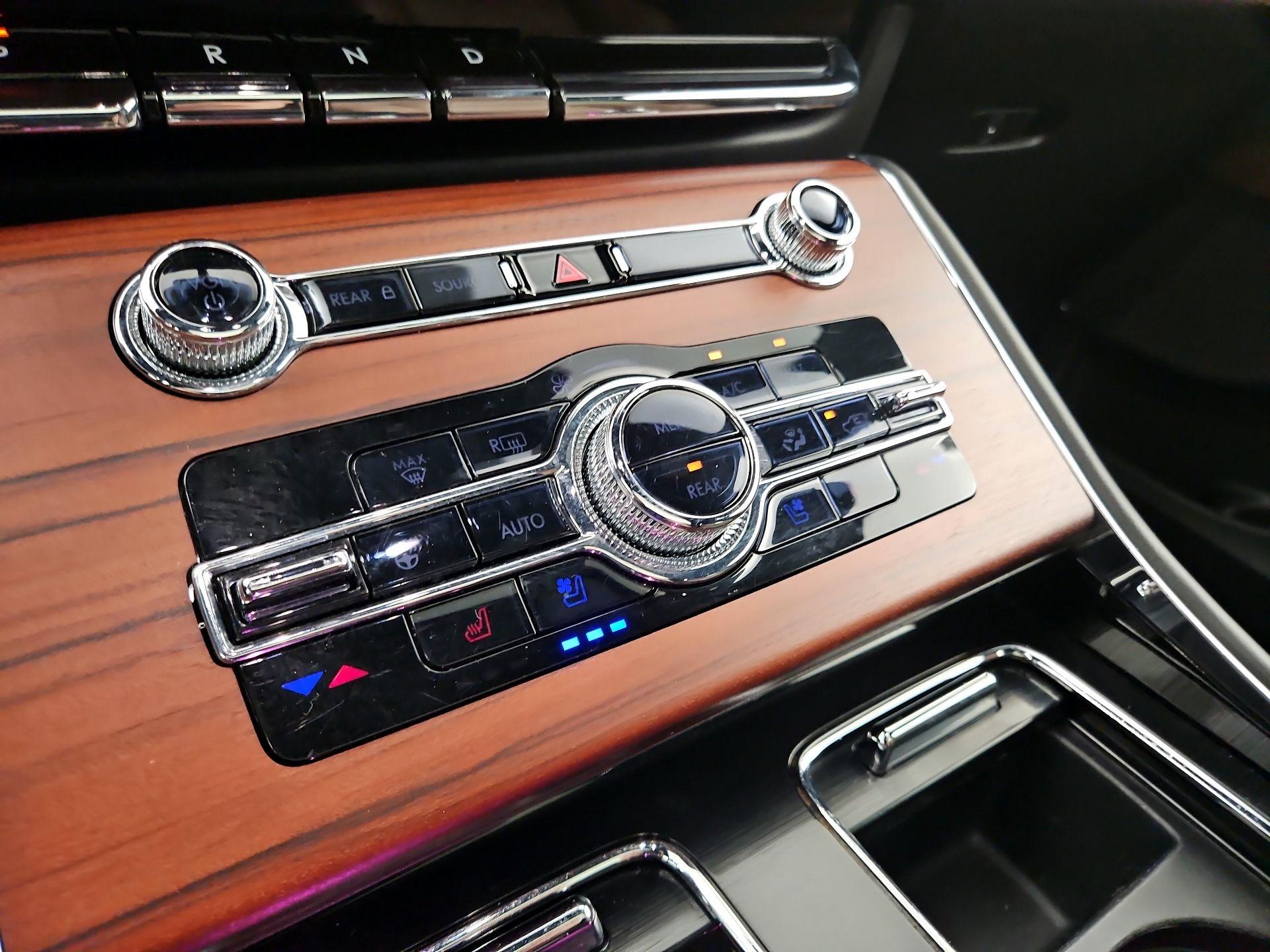 Thumbnail: 2022 Lincoln Aviator - 17