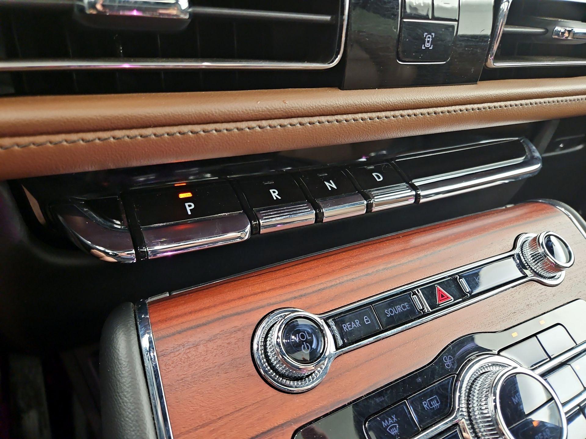 Thumbnail: 2022 Lincoln Aviator - 18