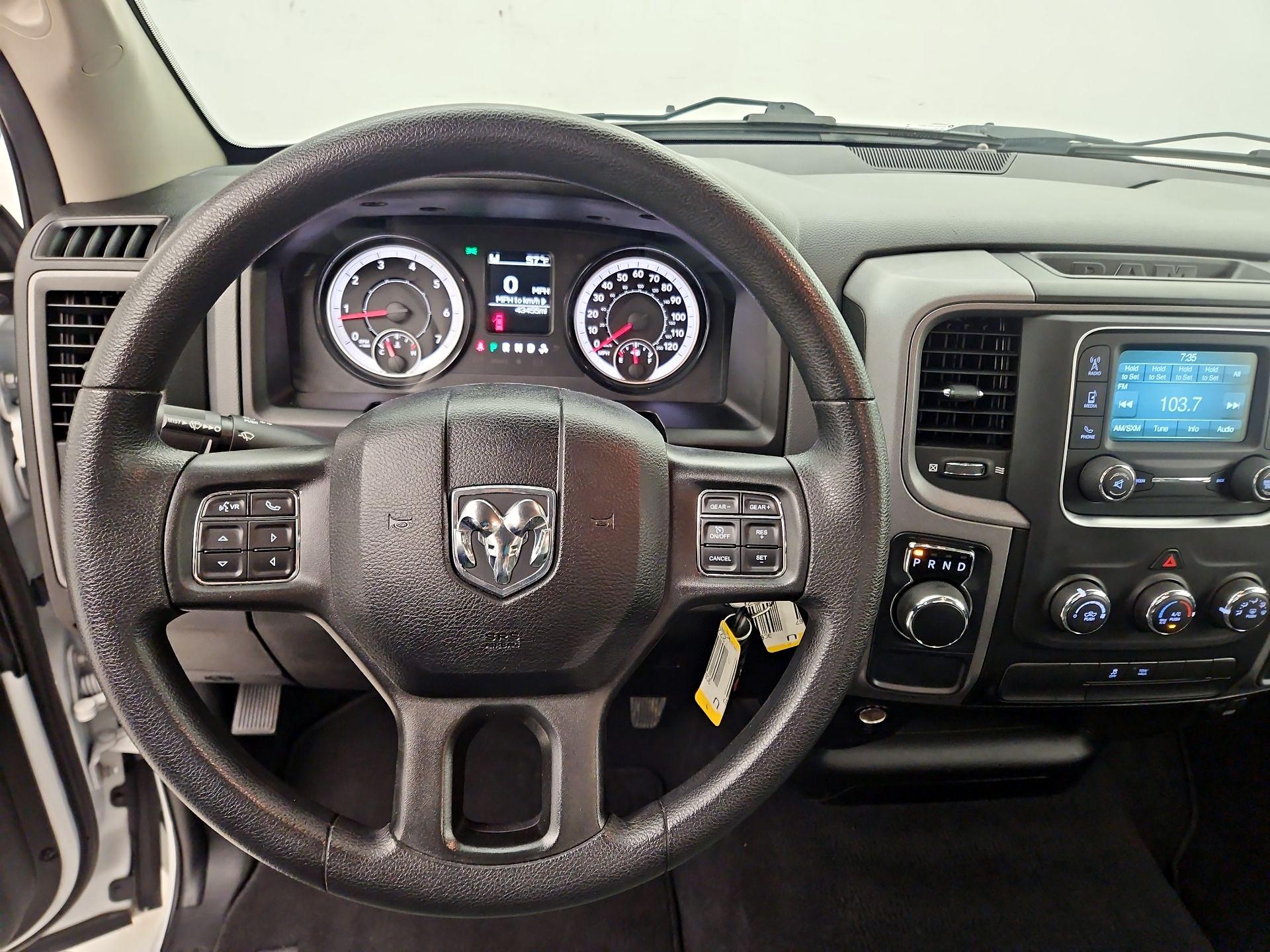 Thumbnail: 2020 RAM 1500 Classic - 10