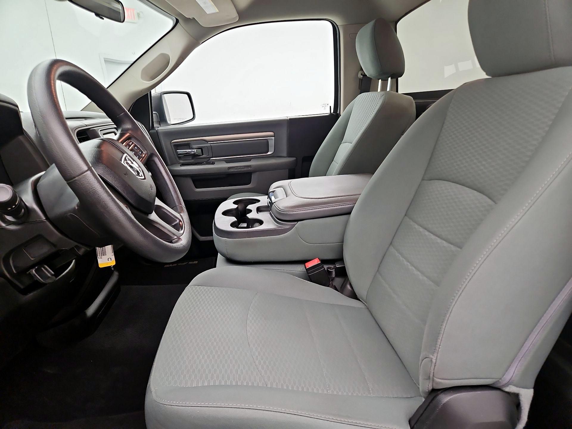 Thumbnail: 2020 RAM 1500 Classic - 11