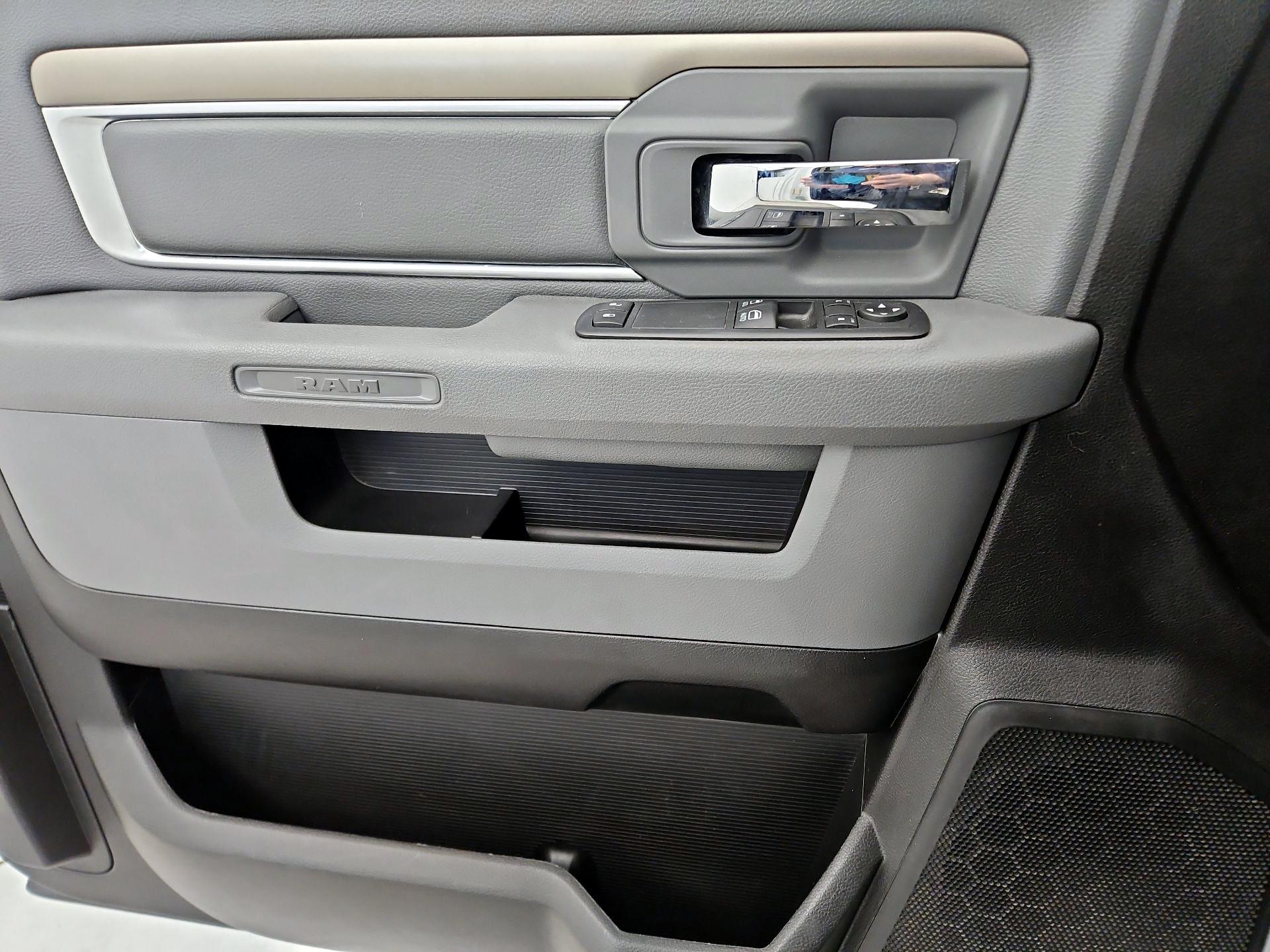 Thumbnail: 2020 RAM 1500 Classic - 12
