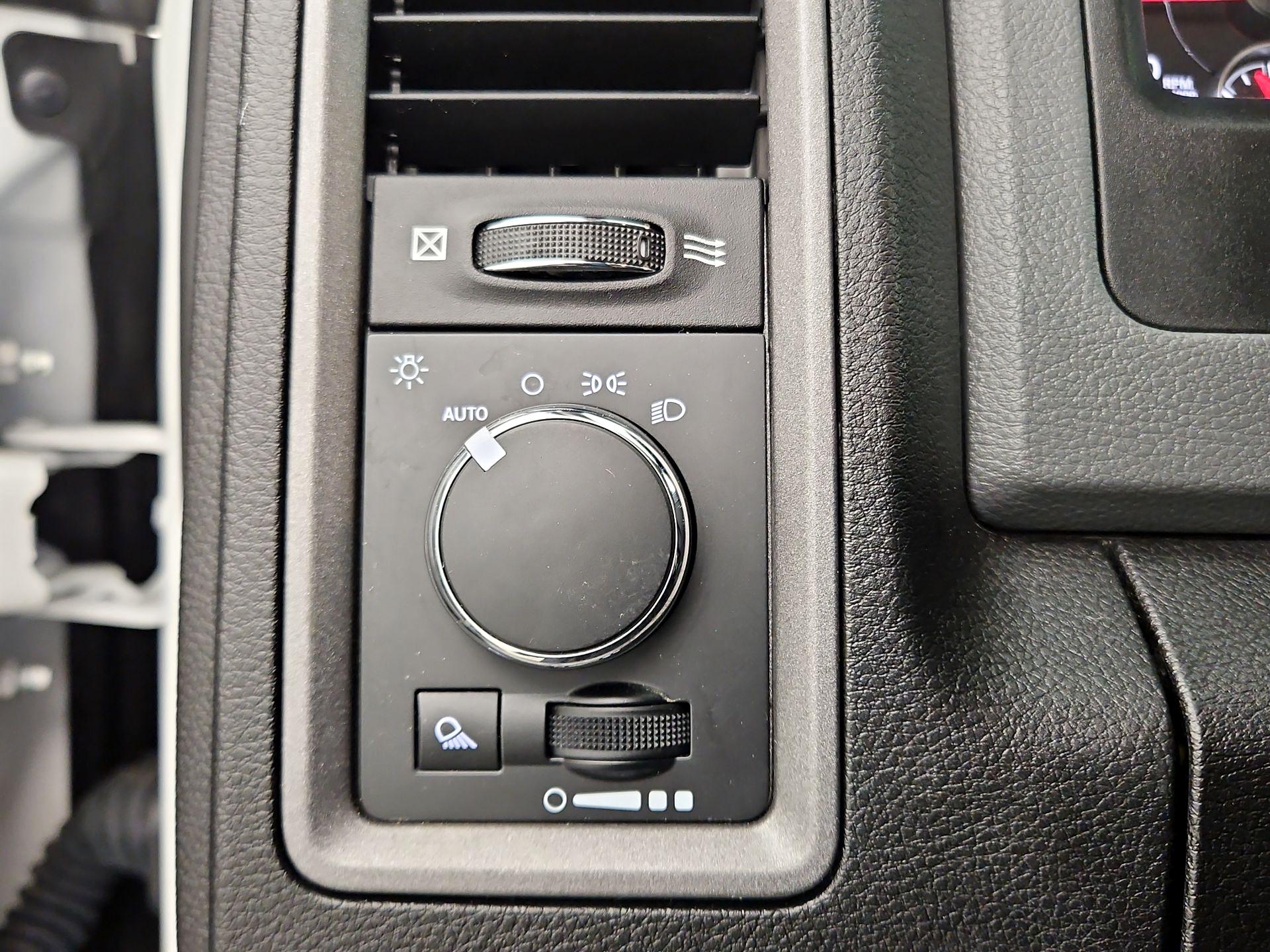 Thumbnail: 2020 RAM 1500 Classic - 13