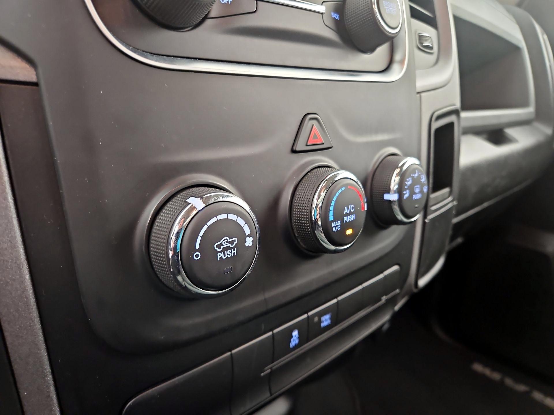 Thumbnail: 2020 RAM 1500 Classic - 16