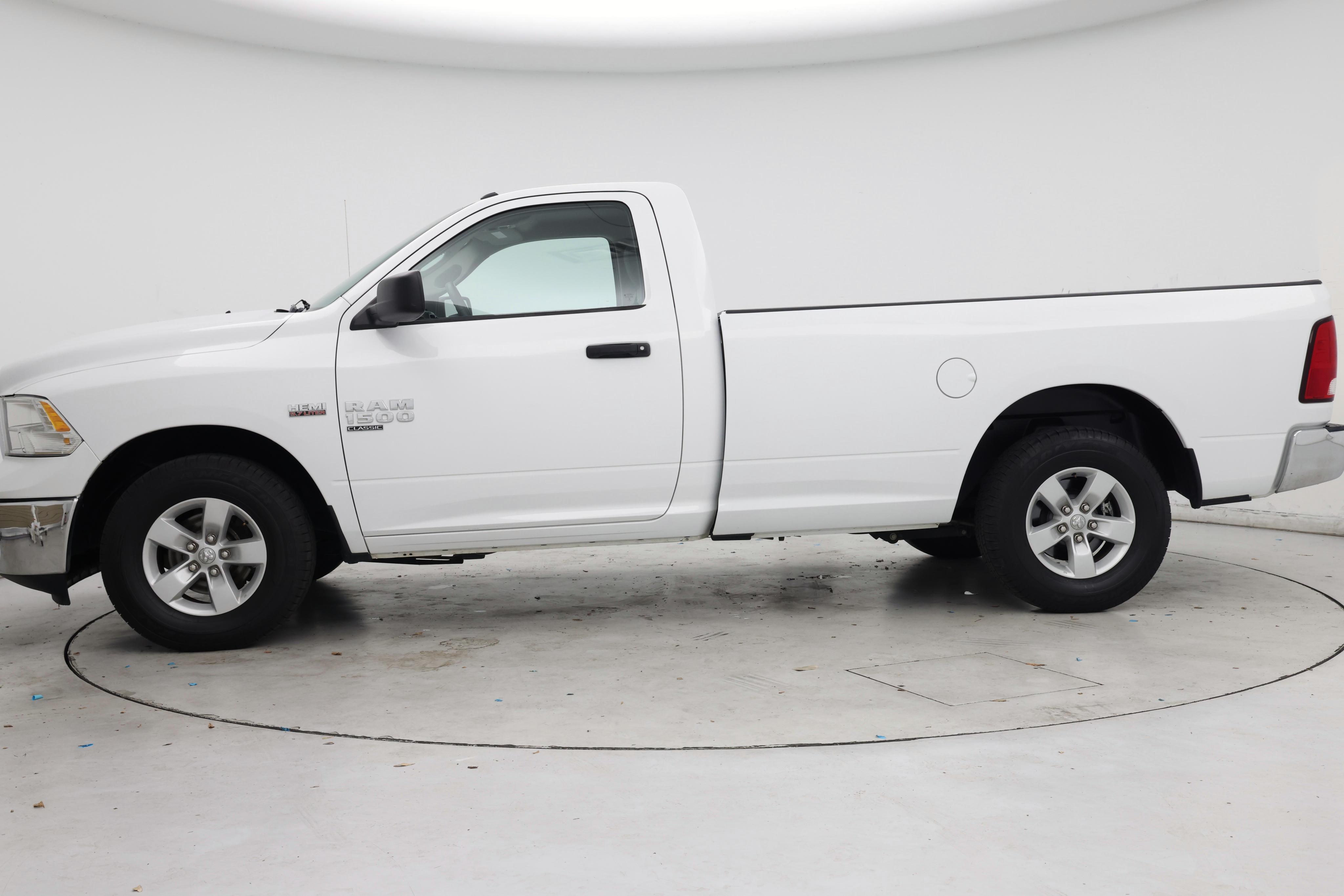 Thumbnail: 2020 RAM 1500 Classic - 3