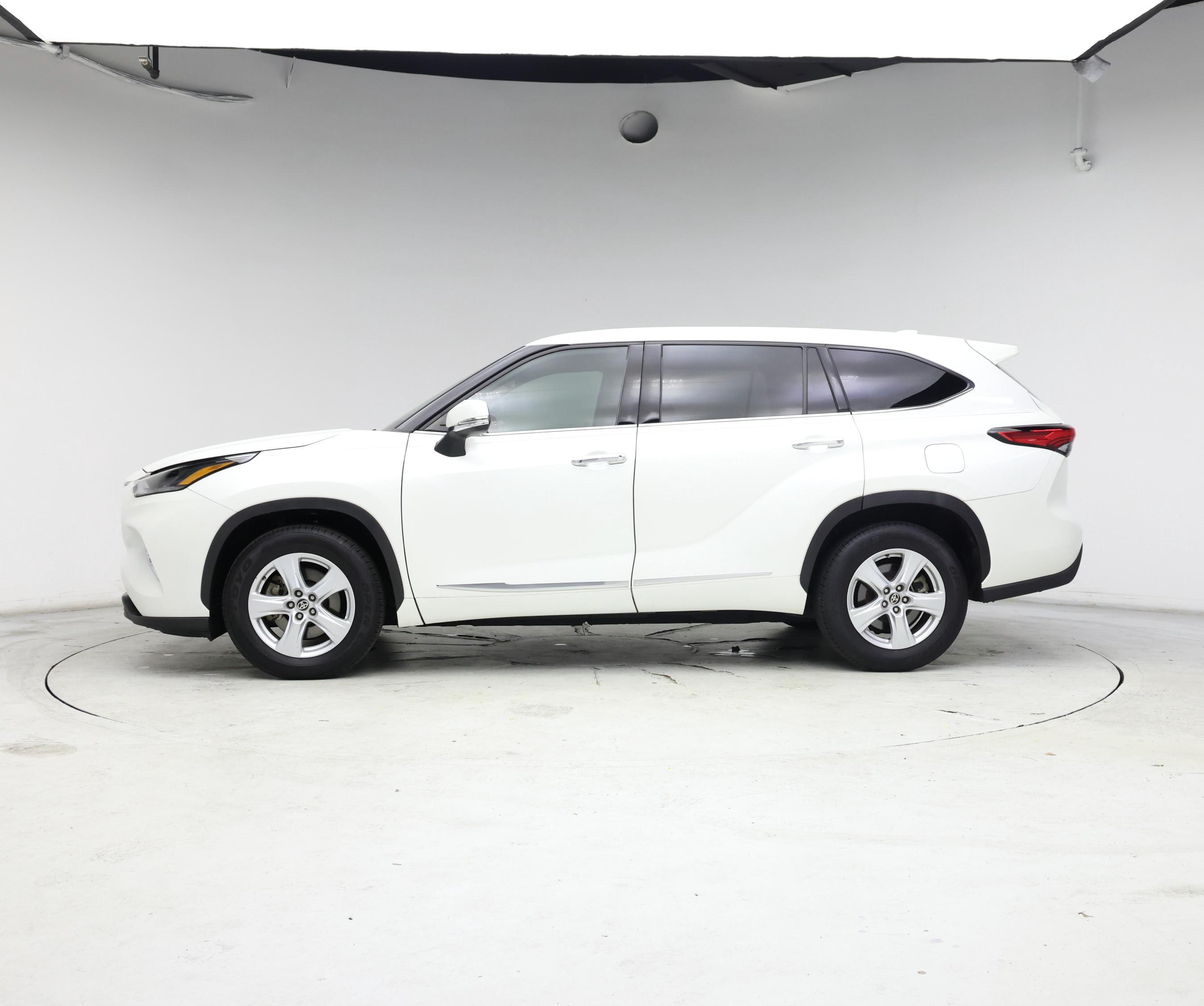 Thumbnail: 2021 Toyota Highlander - 3