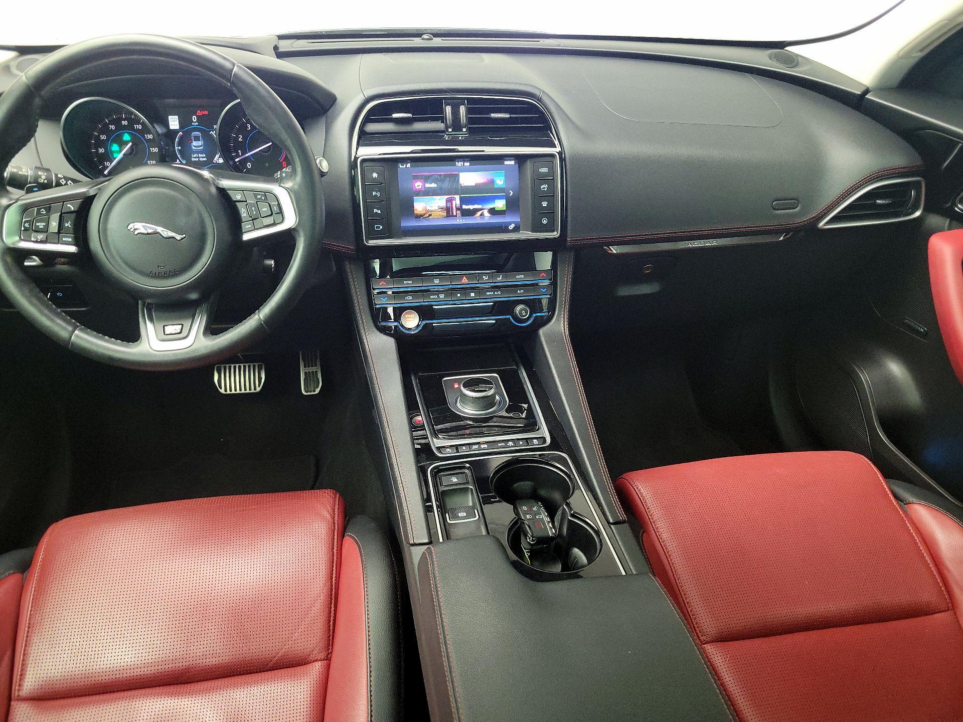 Thumbnail: 2017 Jaguar F-Pace - 9