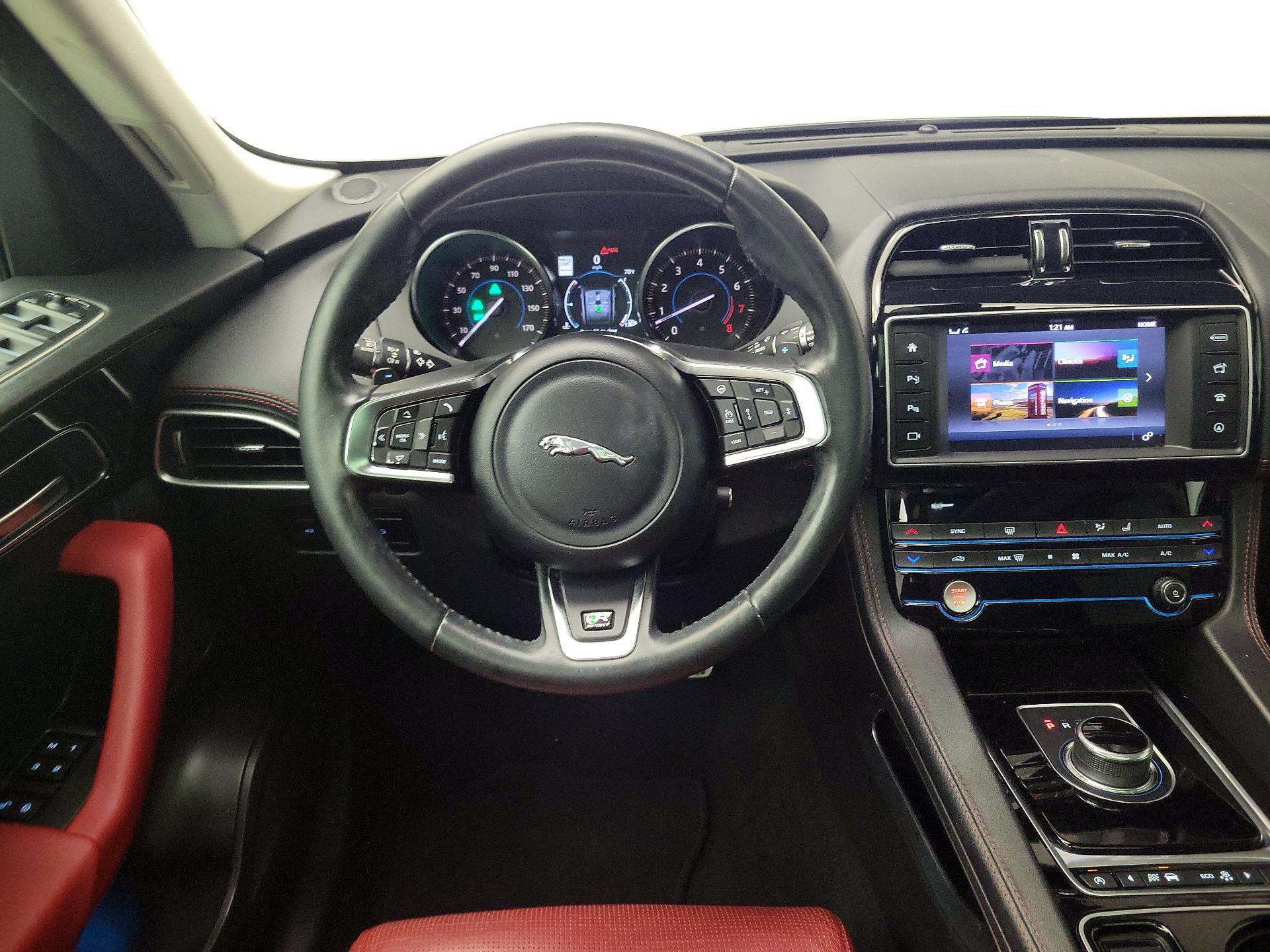 Thumbnail: 2017 Jaguar F-Pace - 10