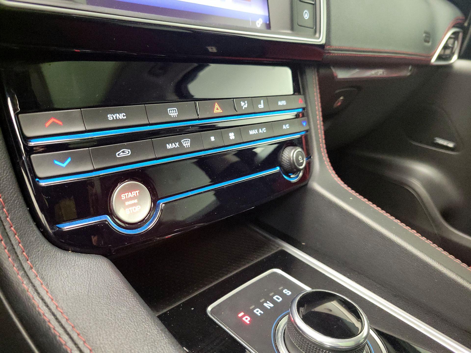 Thumbnail: 2017 Jaguar F-Pace - 16
