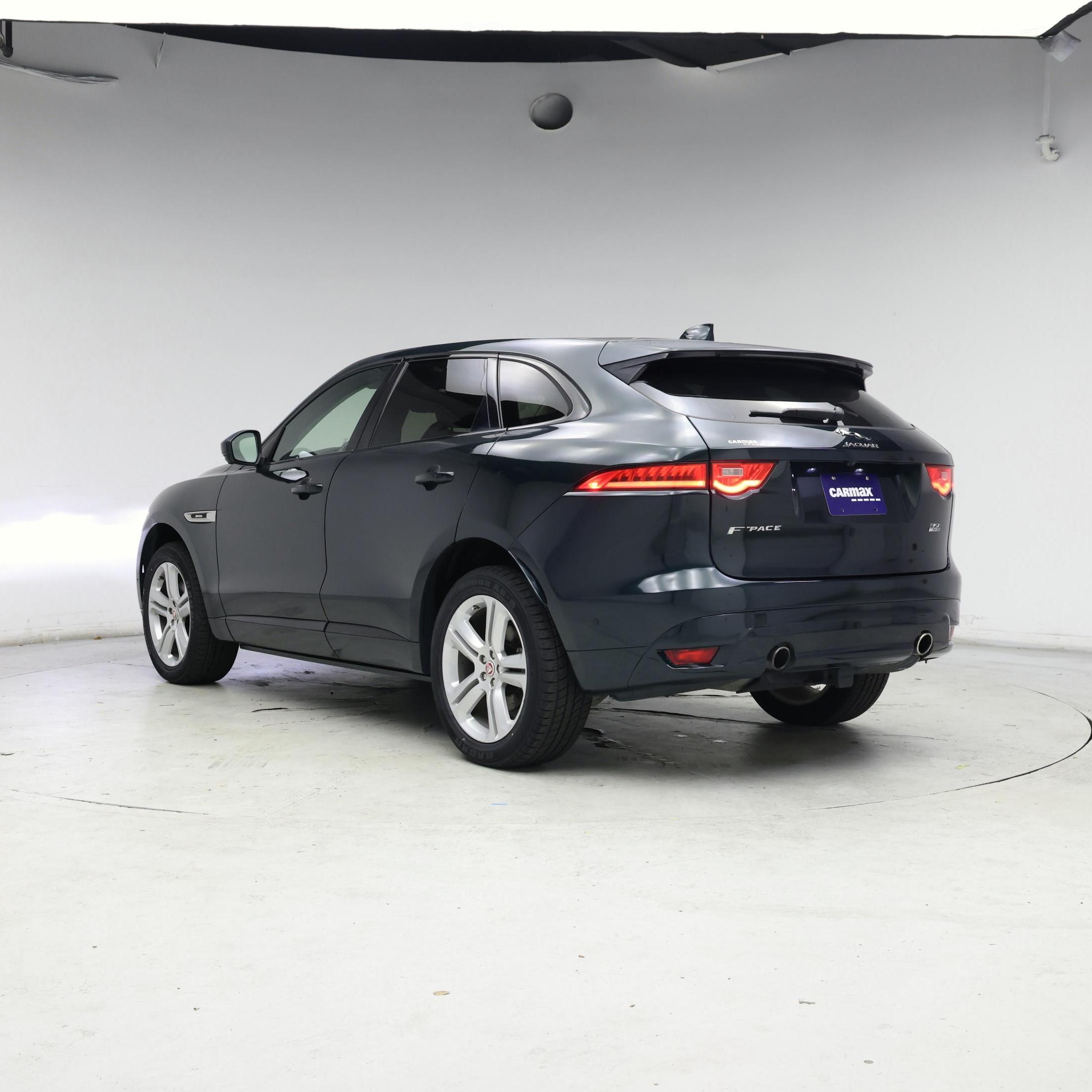Thumbnail: 2017 Jaguar F-Pace - 2