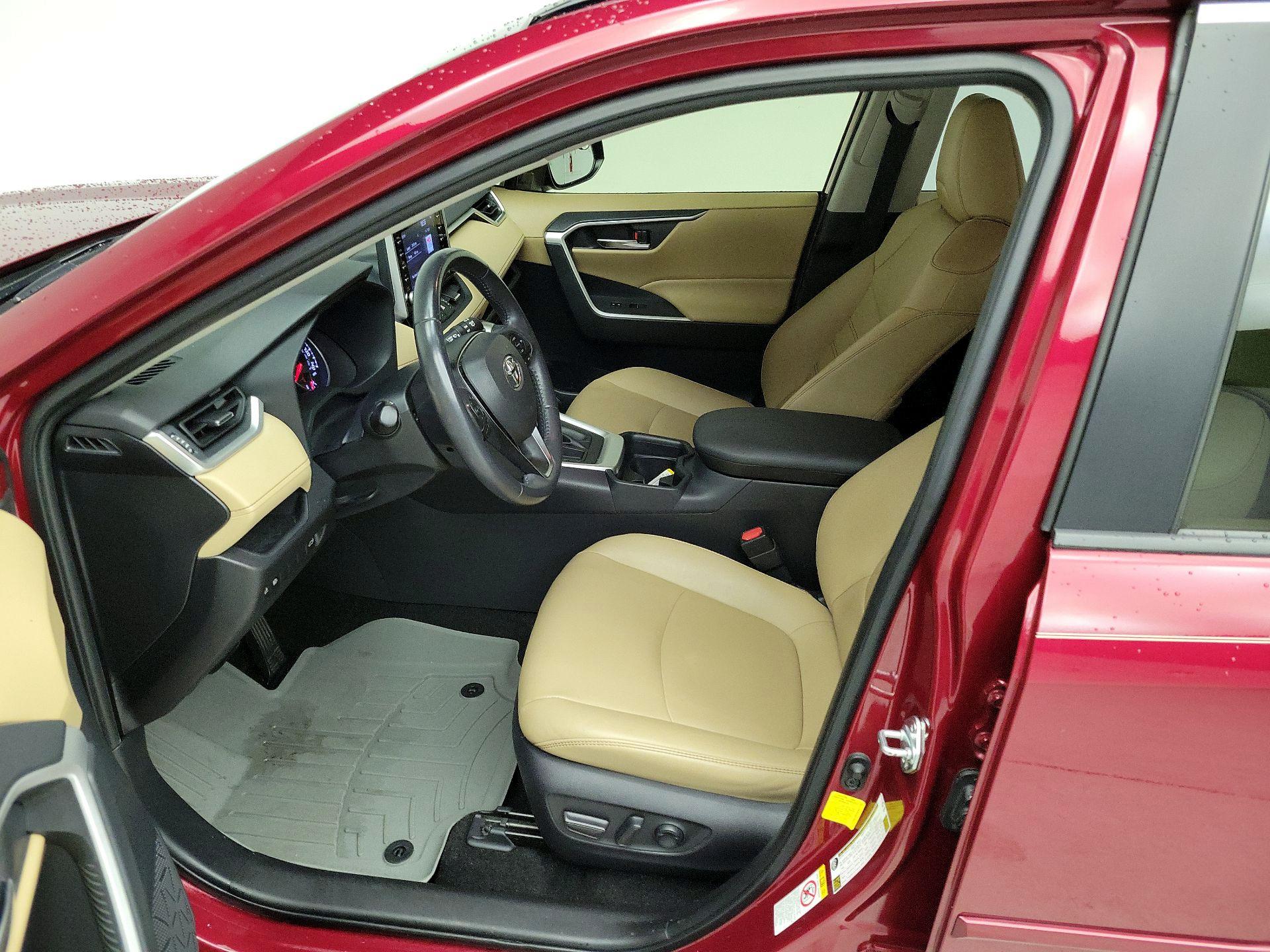 Thumbnail: 2019 Toyota RAV4 - 11