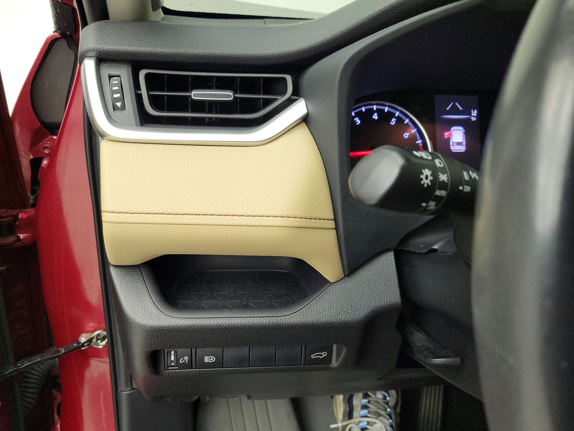 Thumbnail: 2019 Toyota RAV4 - 13