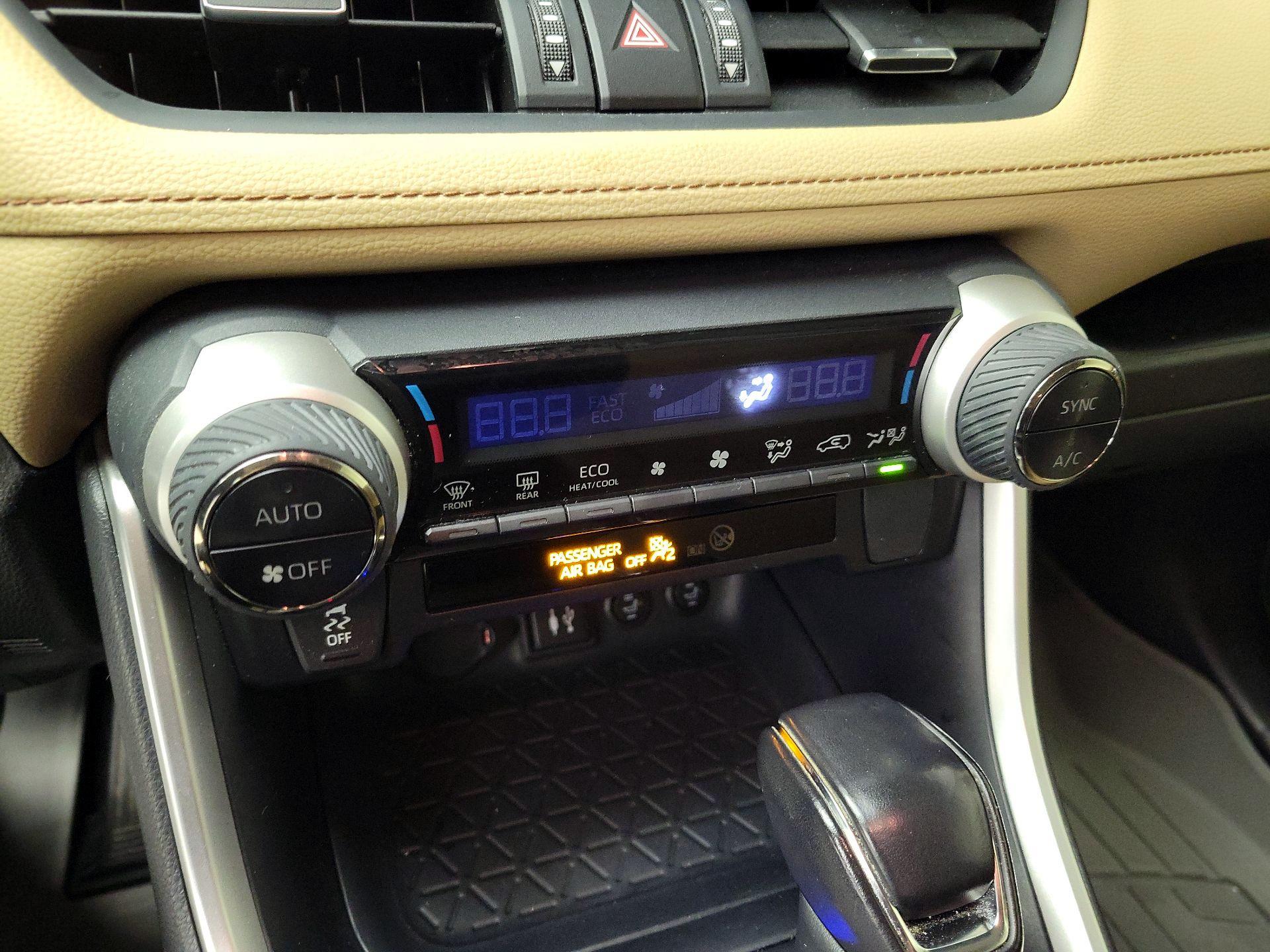 Thumbnail: 2019 Toyota RAV4 - 16