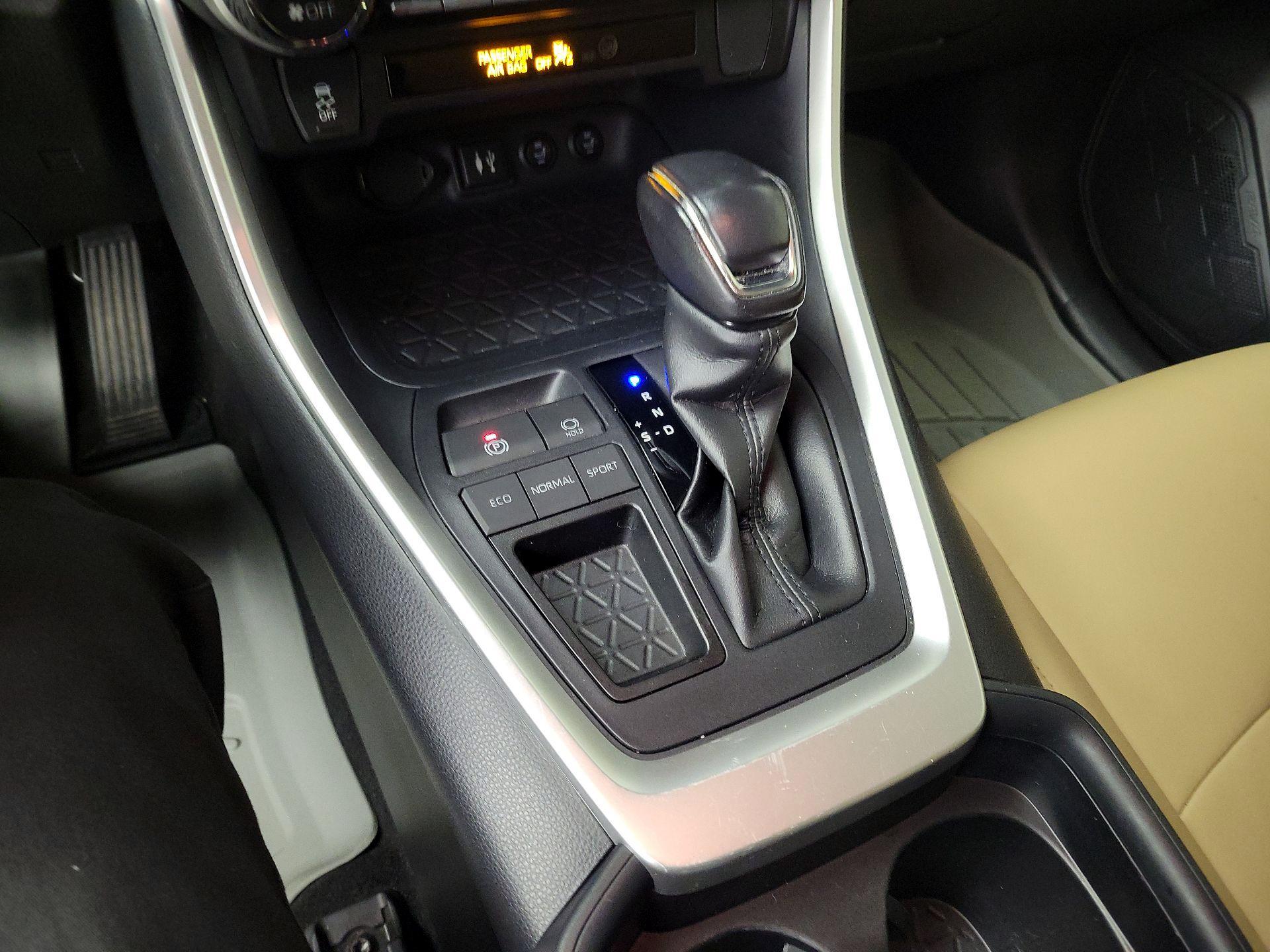 Thumbnail: 2019 Toyota RAV4 - 17