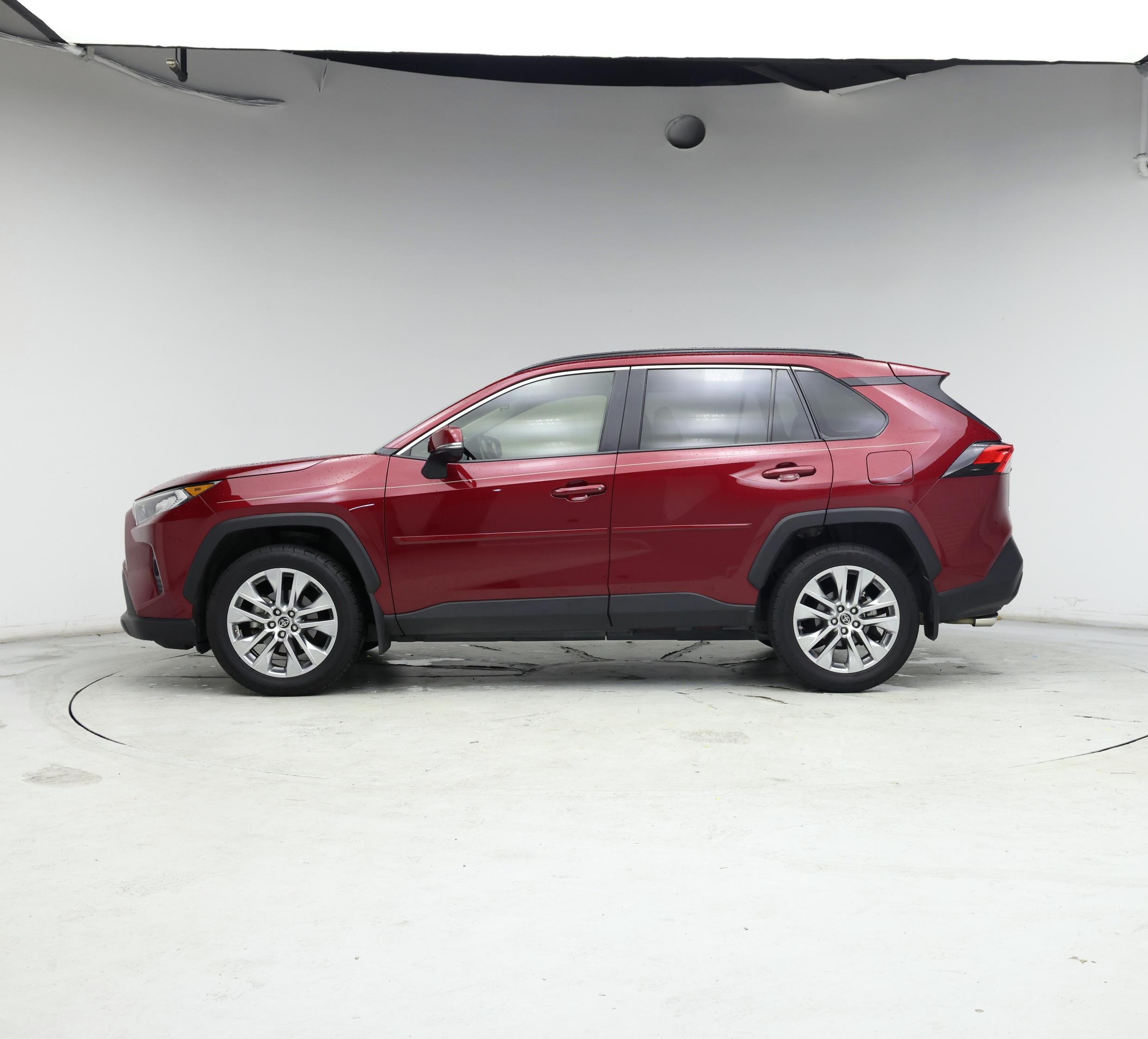 Thumbnail: 2019 Toyota RAV4 - 3