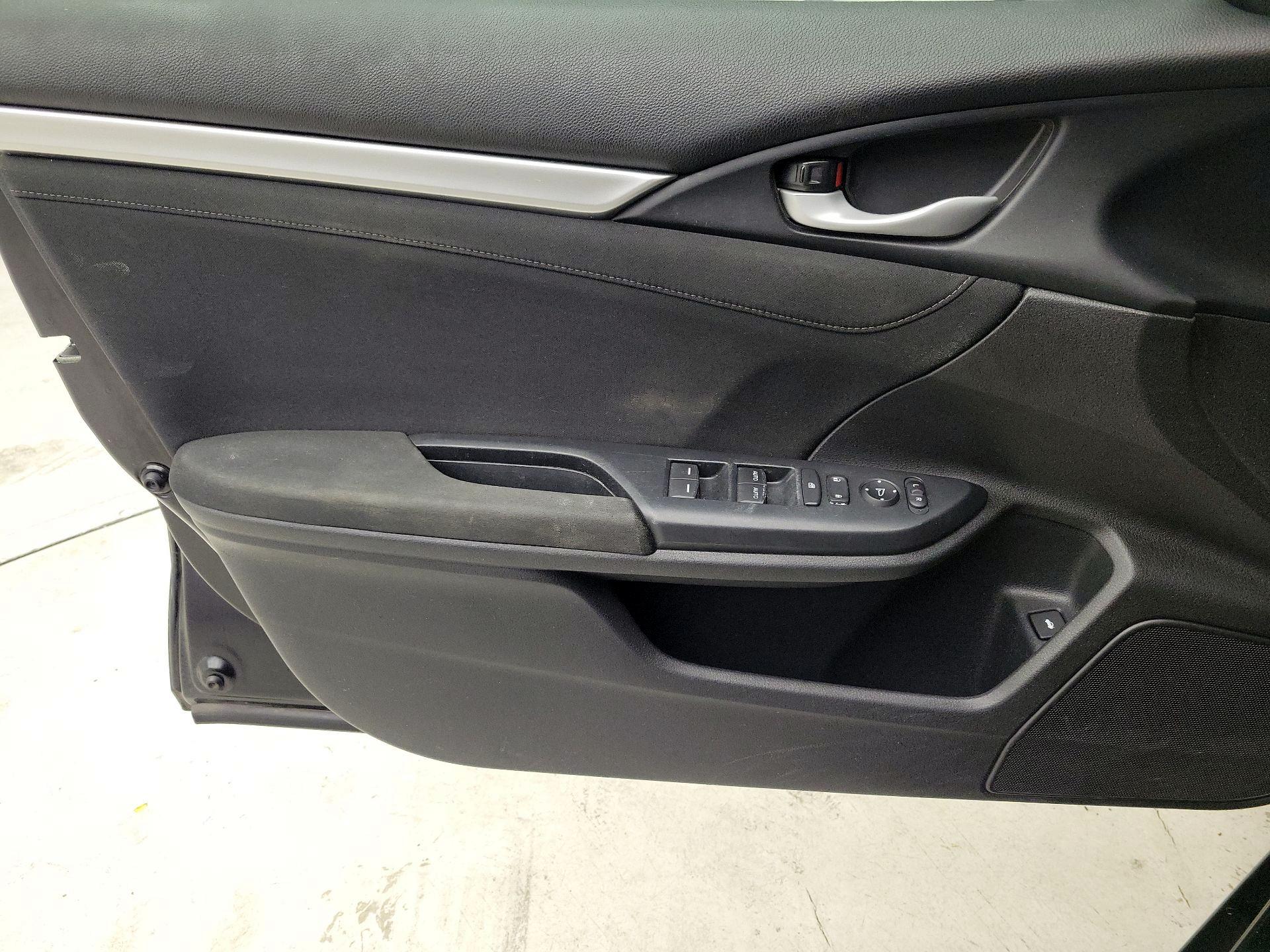 Thumbnail: 2016 Honda Civic - 12