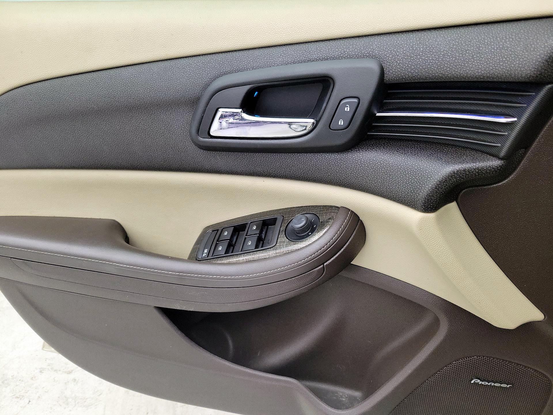 Thumbnail: 2014 Chevrolet Malibu - 12