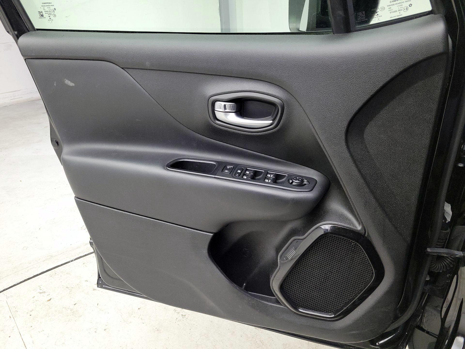 Thumbnail: 2017 Jeep Renegade - 12