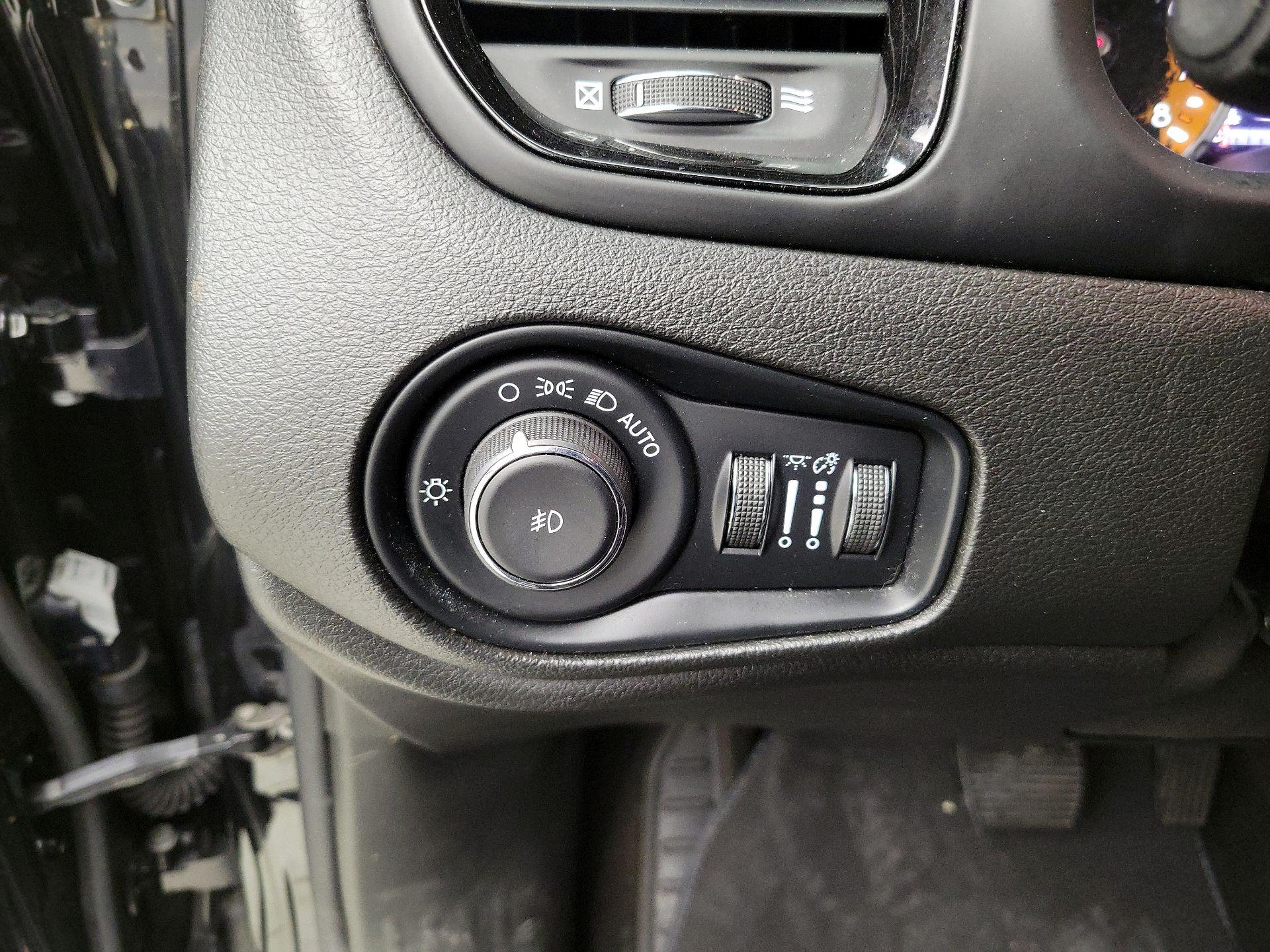 Thumbnail: 2017 Jeep Renegade - 13