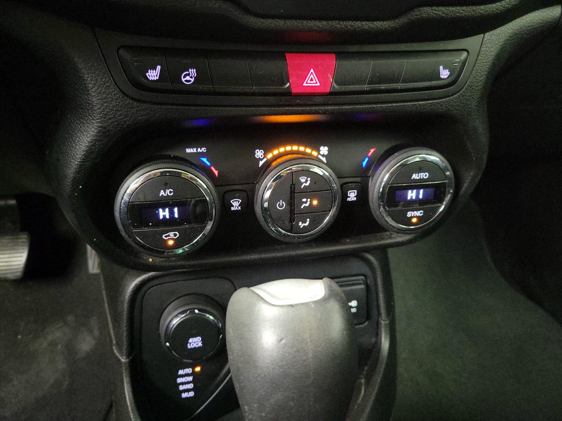 Thumbnail: 2017 Jeep Renegade - 17