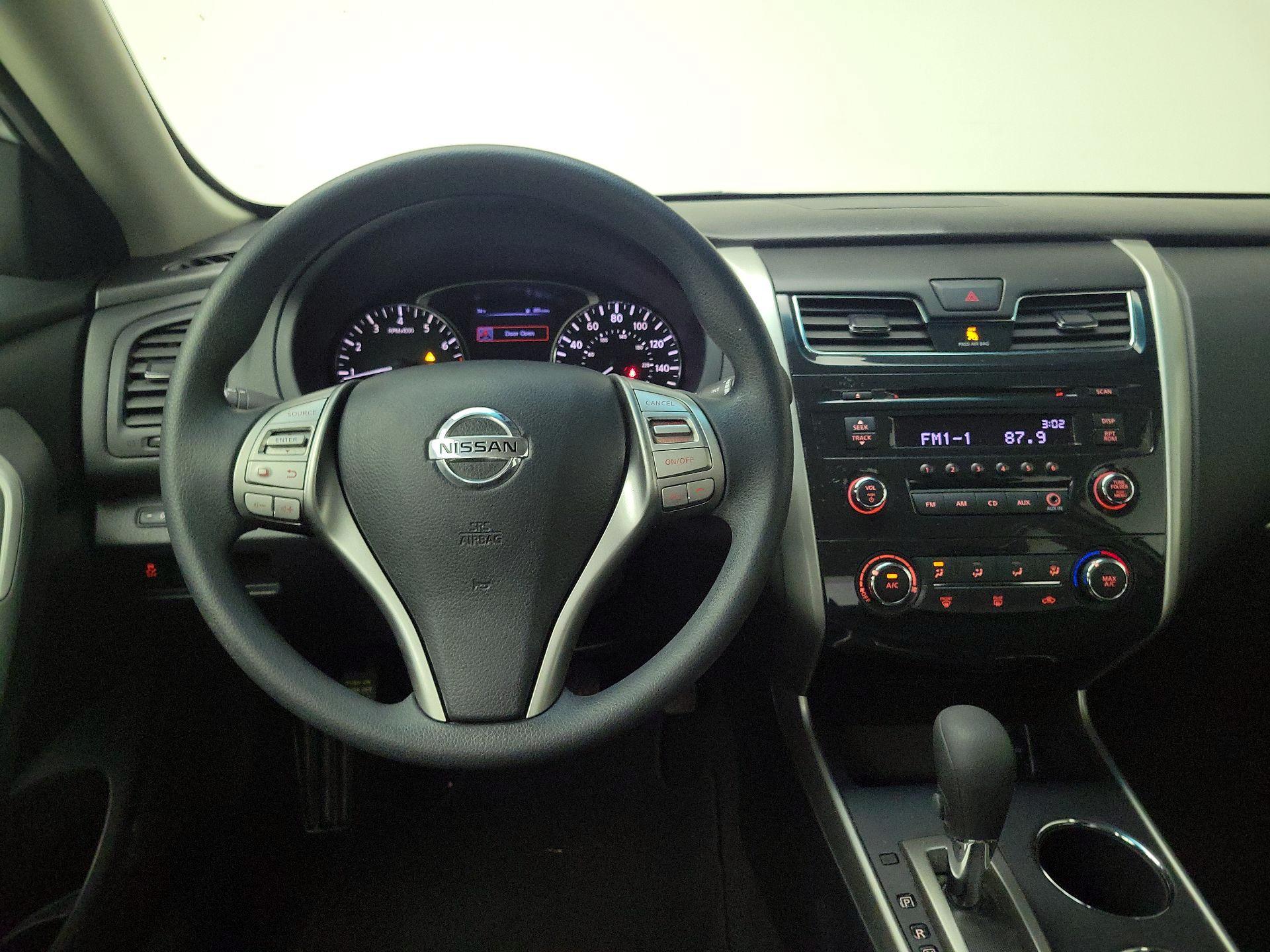 Thumbnail: 2015 Nissan Altima - 10
