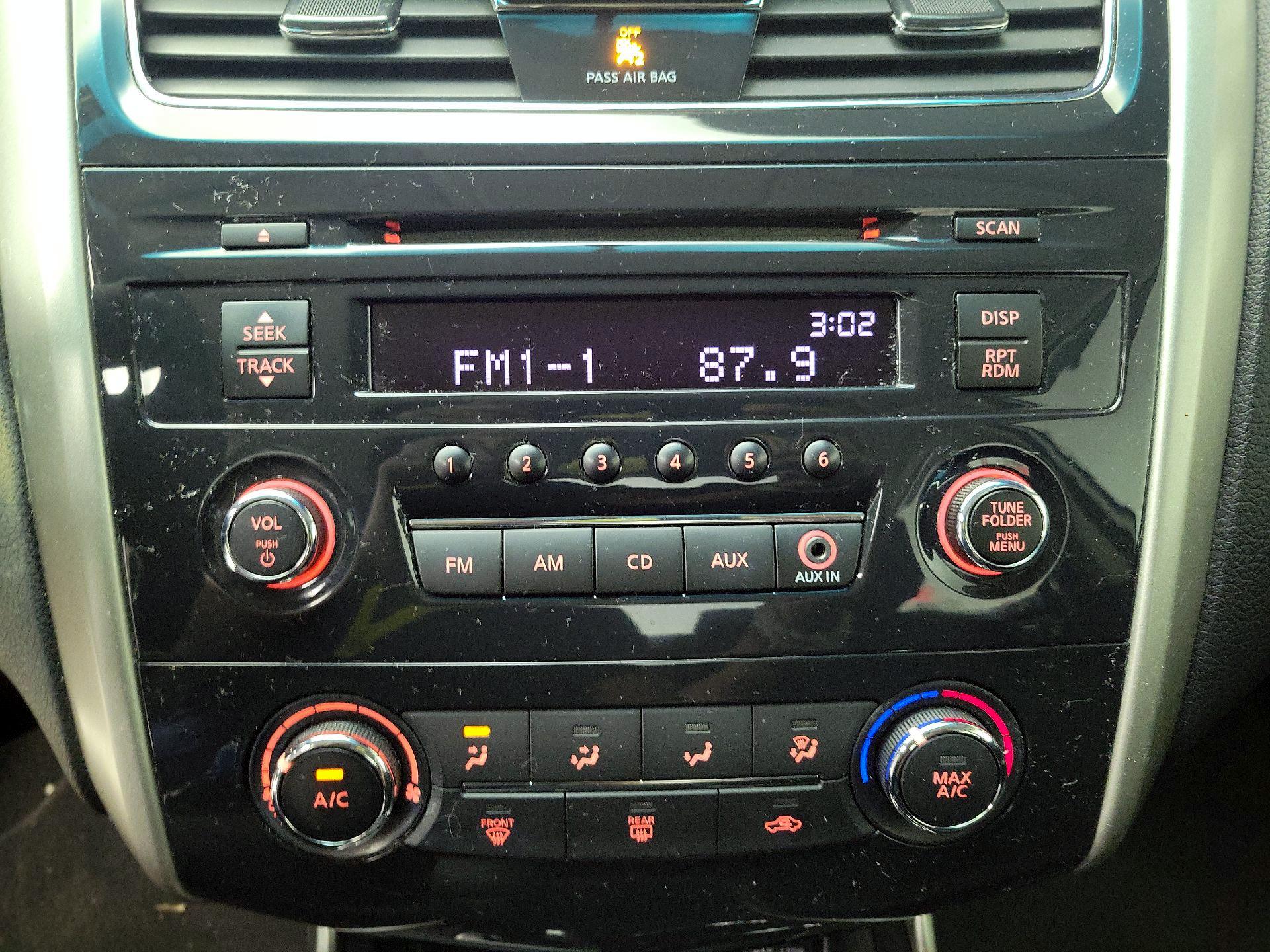 Thumbnail: 2015 Nissan Altima - 14