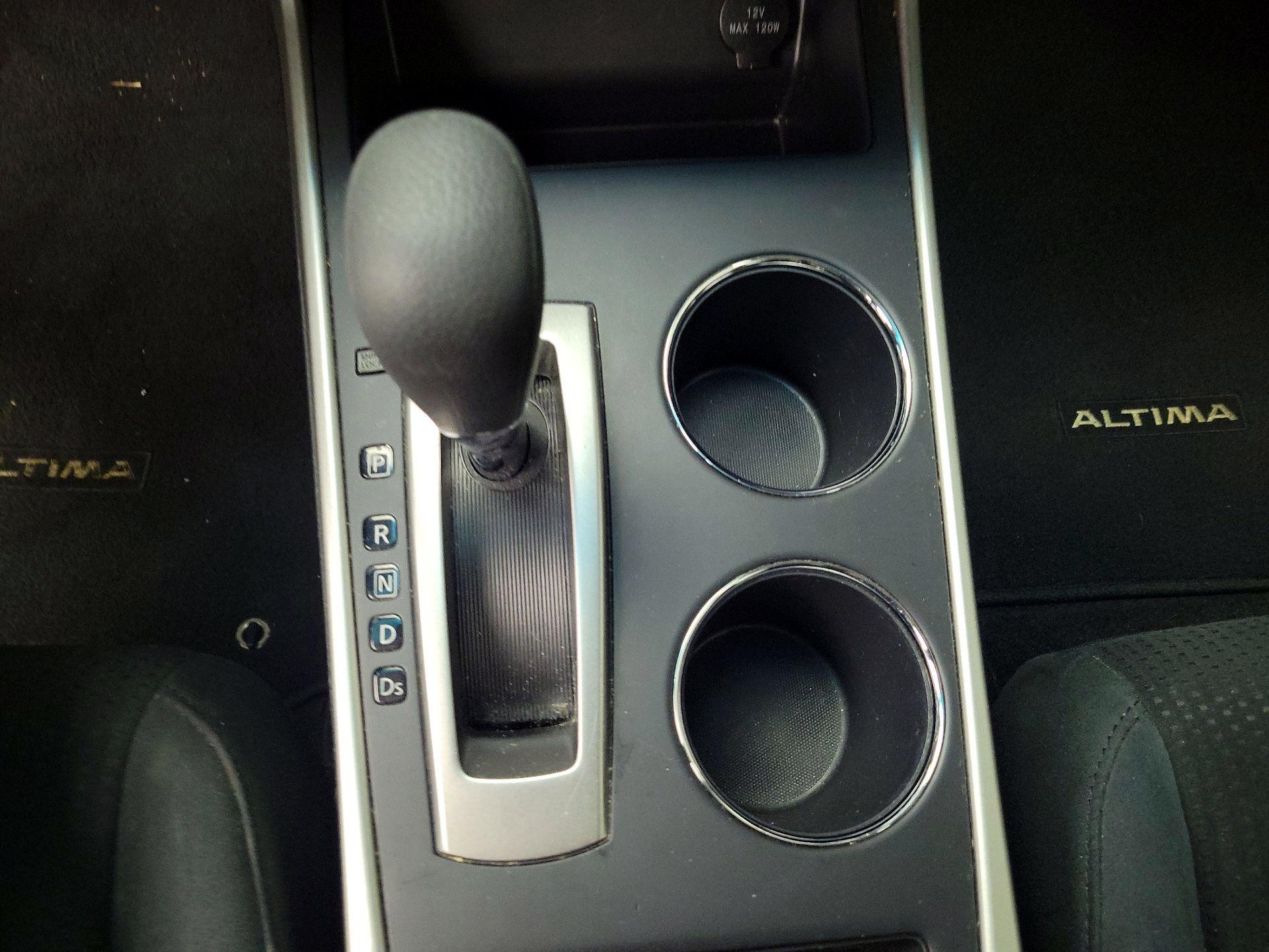 Thumbnail: 2015 Nissan Altima - 16