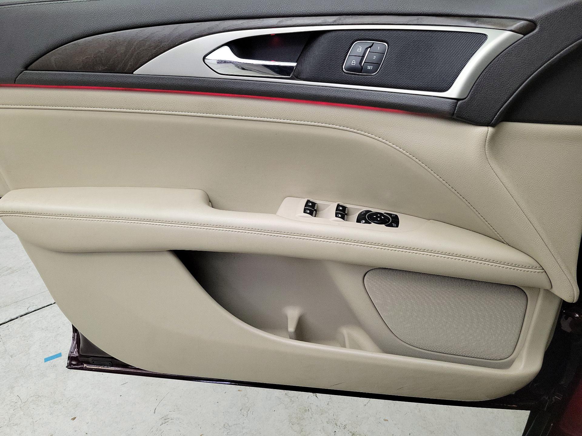 Thumbnail: 2017 Lincoln MKZ - 12