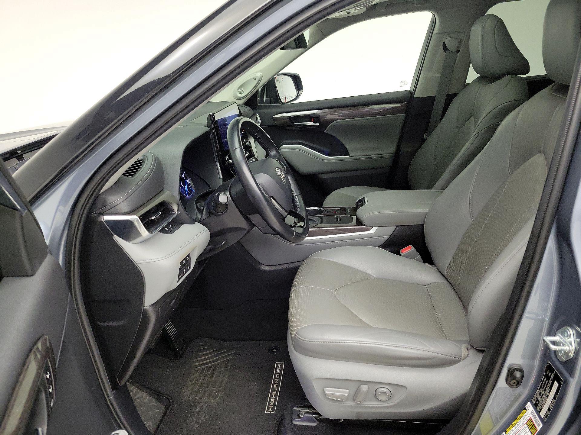 Thumbnail: 2021 Toyota Highlander - 11