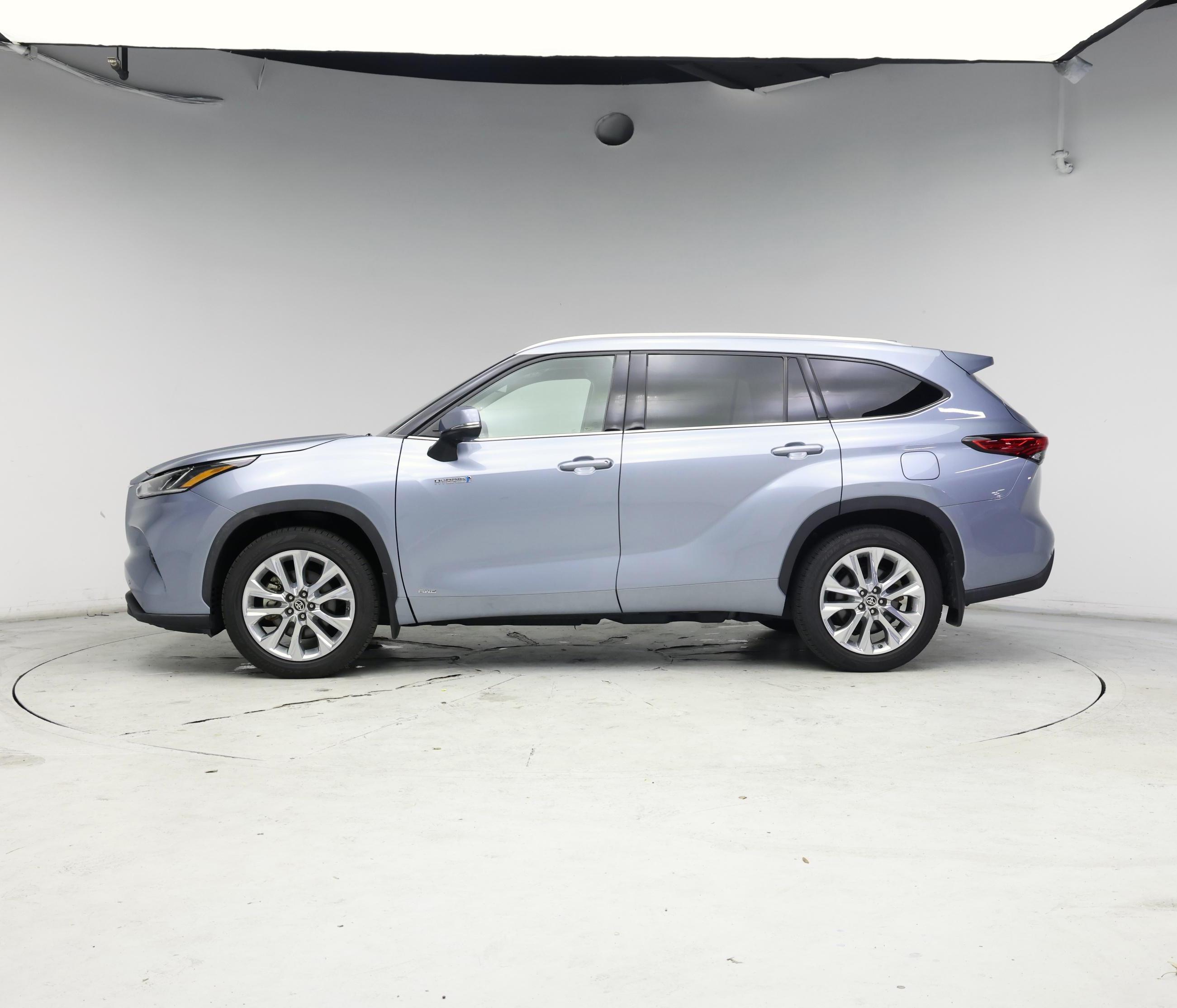Thumbnail: 2021 Toyota Highlander - 3