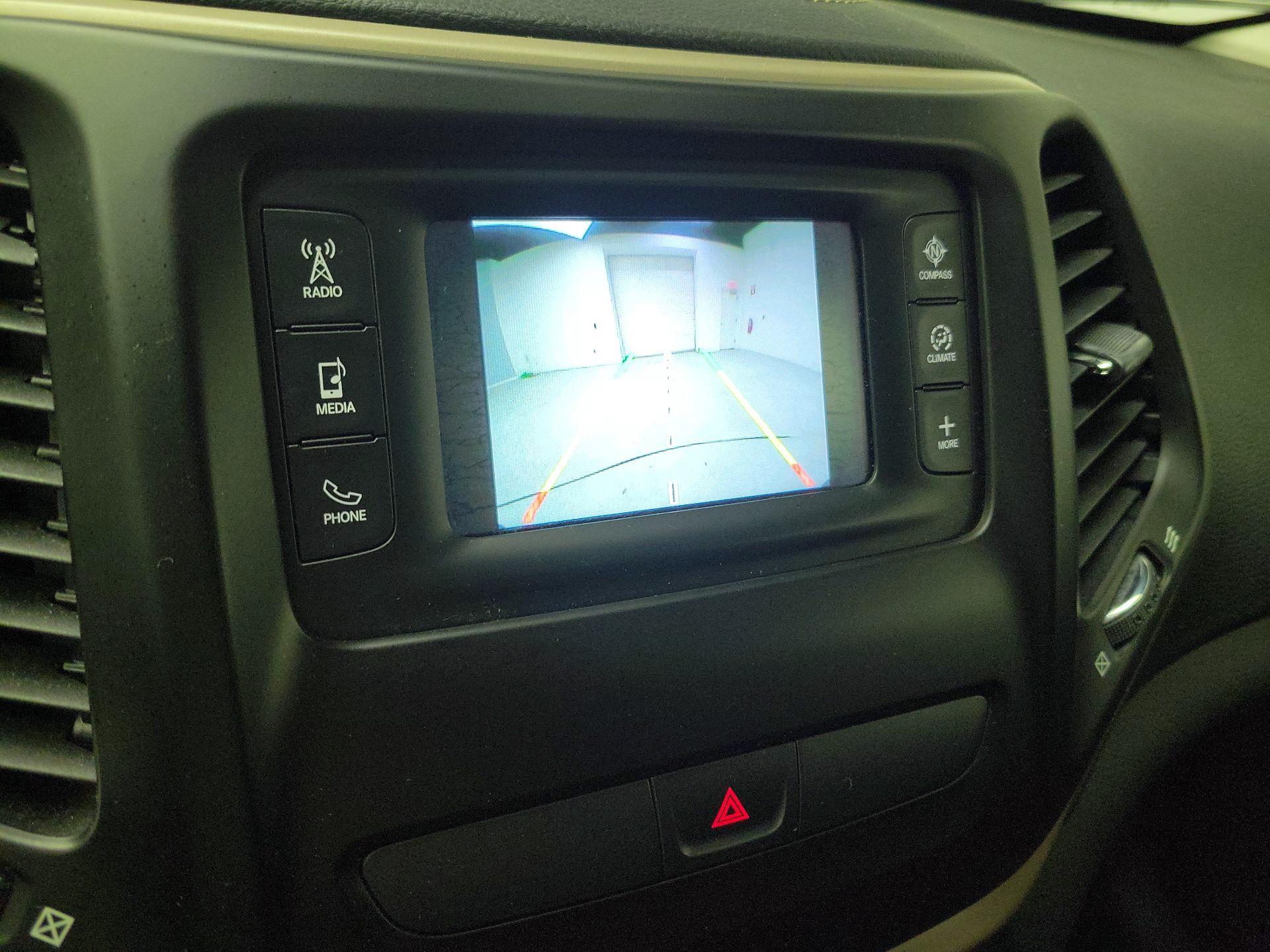 Thumbnail: 2015 Jeep Cherokee - 14
