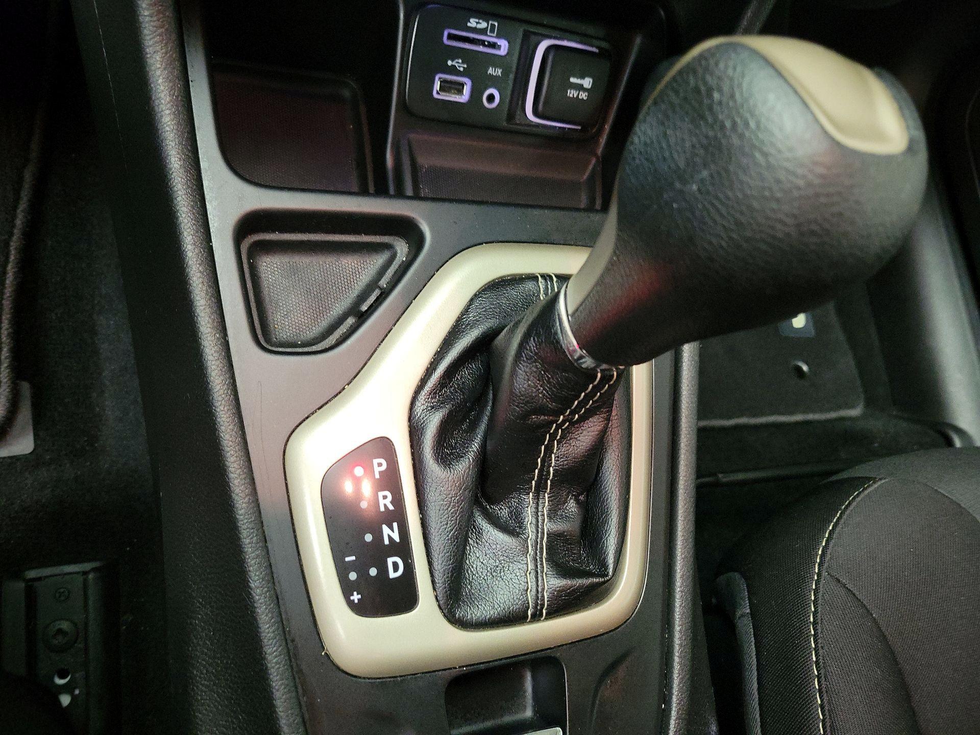 Thumbnail: 2015 Jeep Cherokee - 17