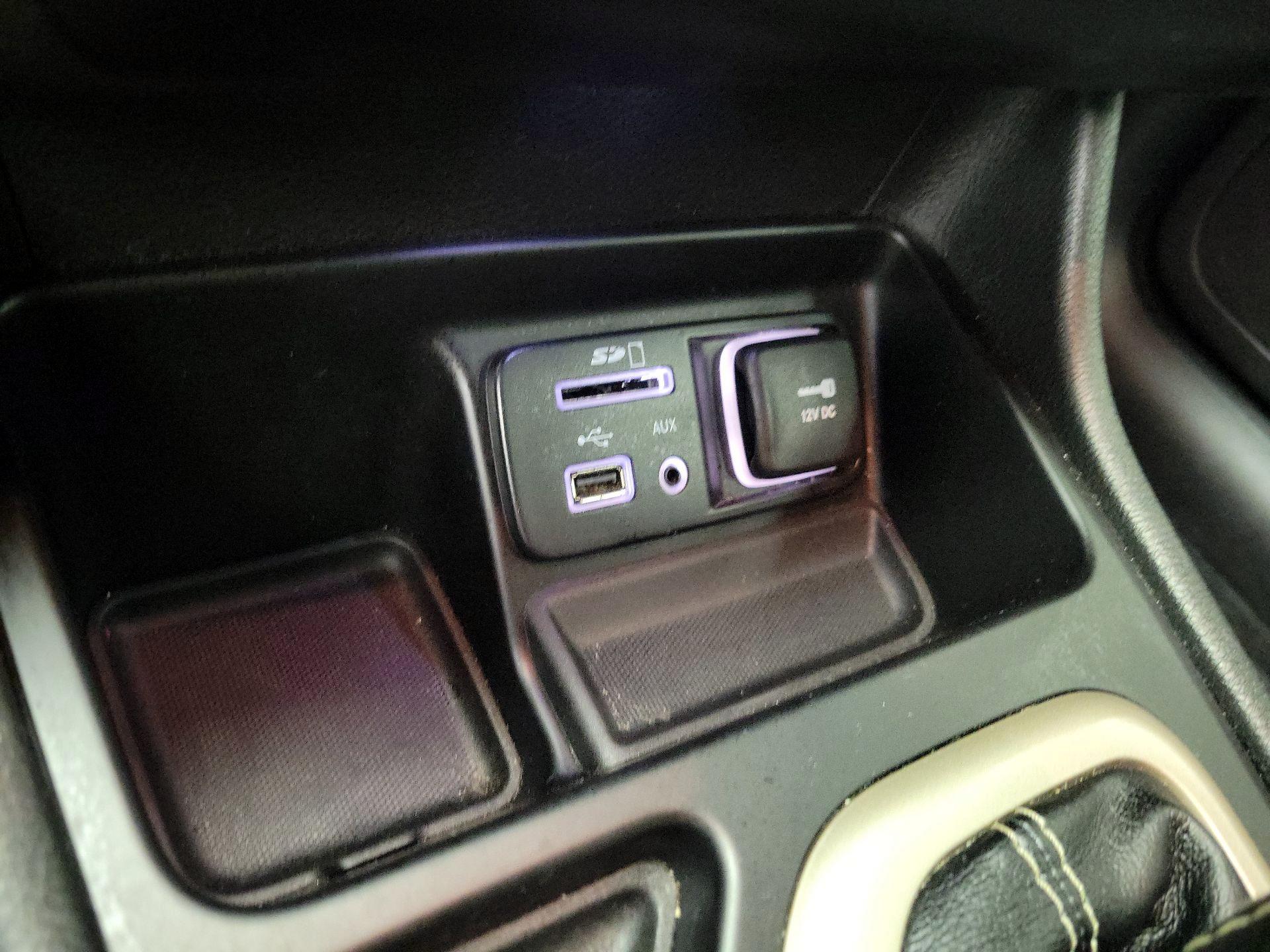 Thumbnail: 2015 Jeep Cherokee - 18