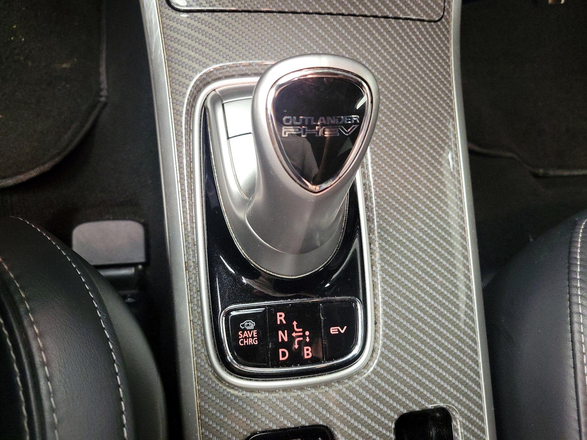 Thumbnail: 2022 Mitsubishi Outlander - 16