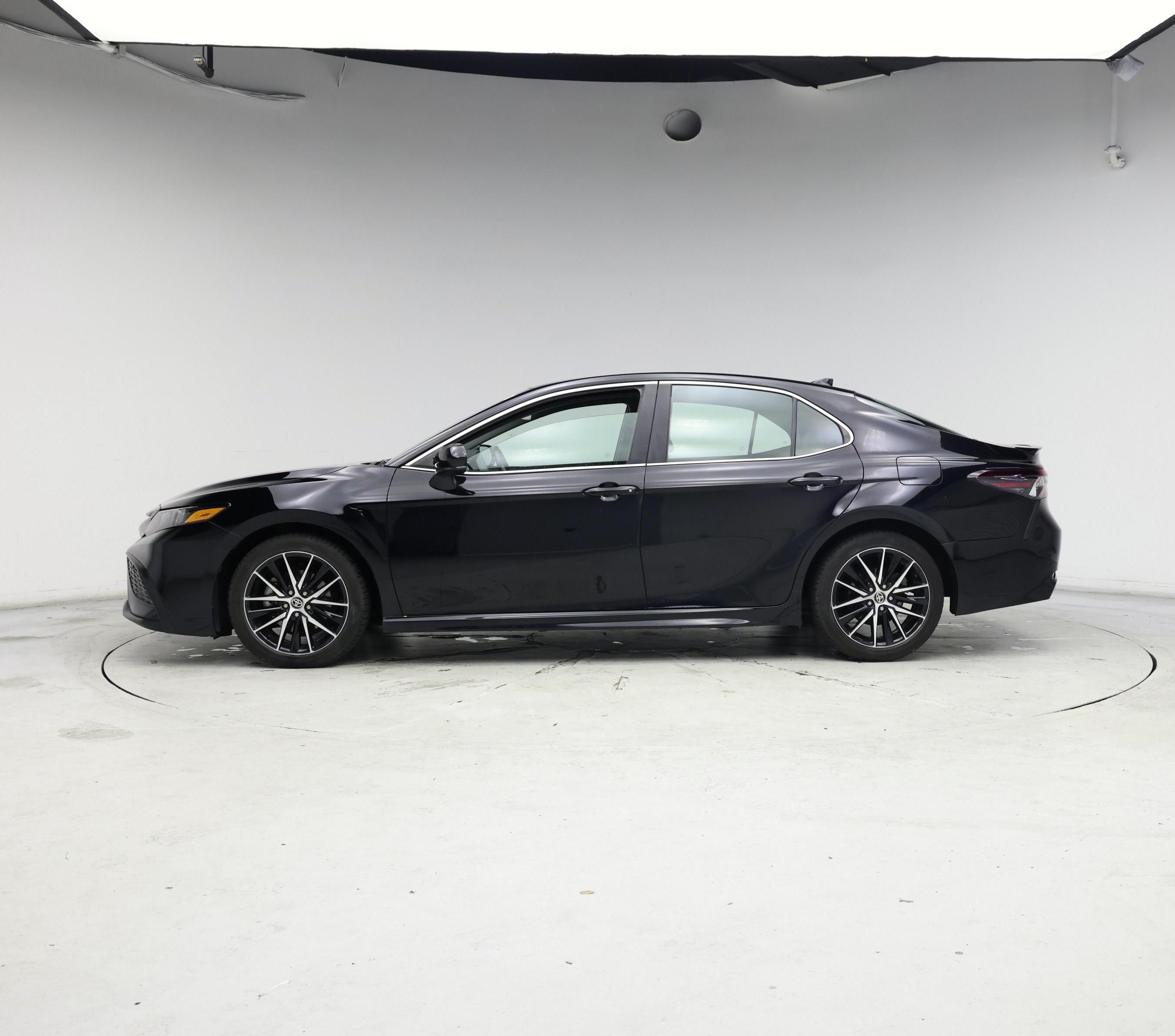 Thumbnail: 2021 Toyota Camry - 3