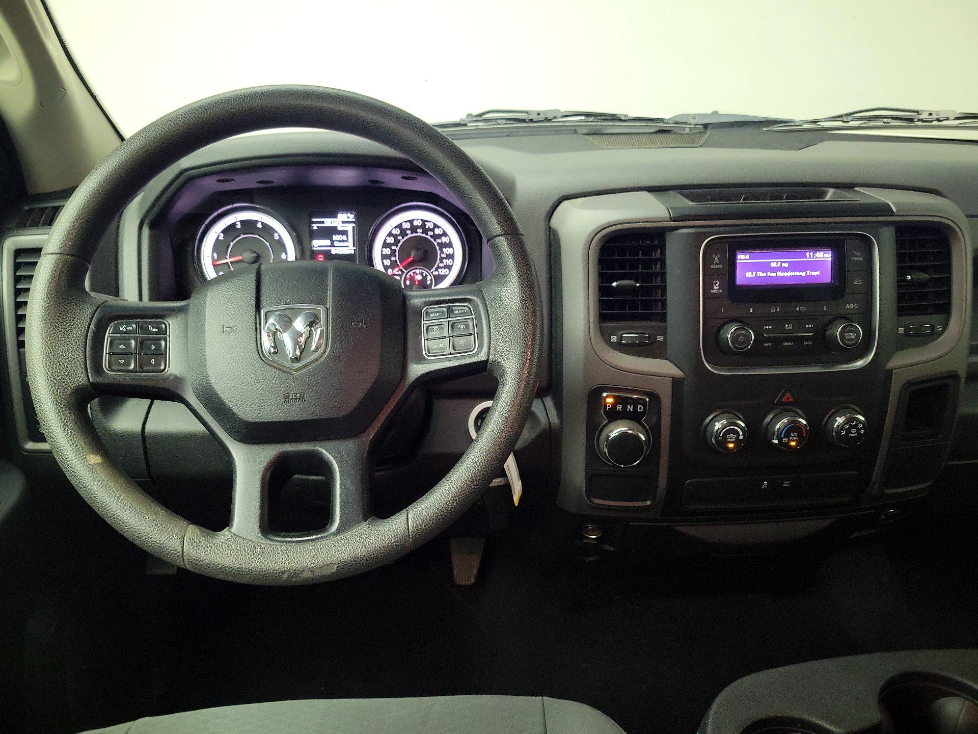 Thumbnail: 2020 RAM 1500 Classic - 10