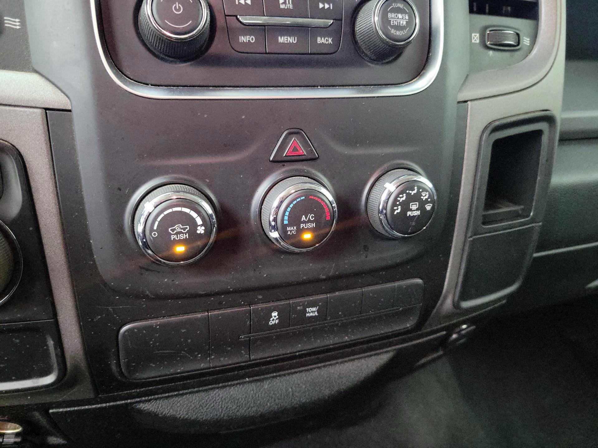 Thumbnail: 2020 RAM 1500 Classic - 16