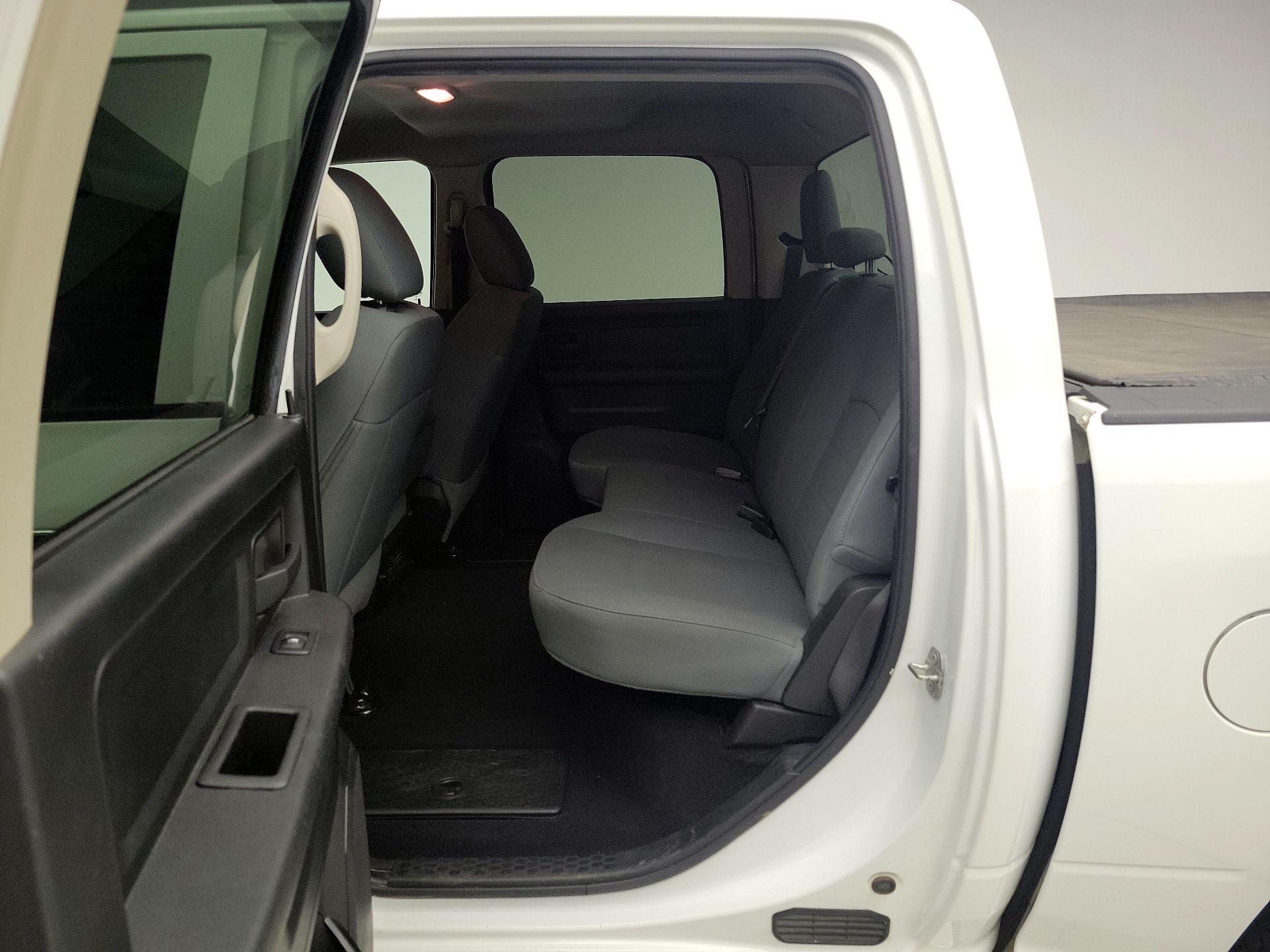 Thumbnail: 2020 RAM 1500 Classic - 19