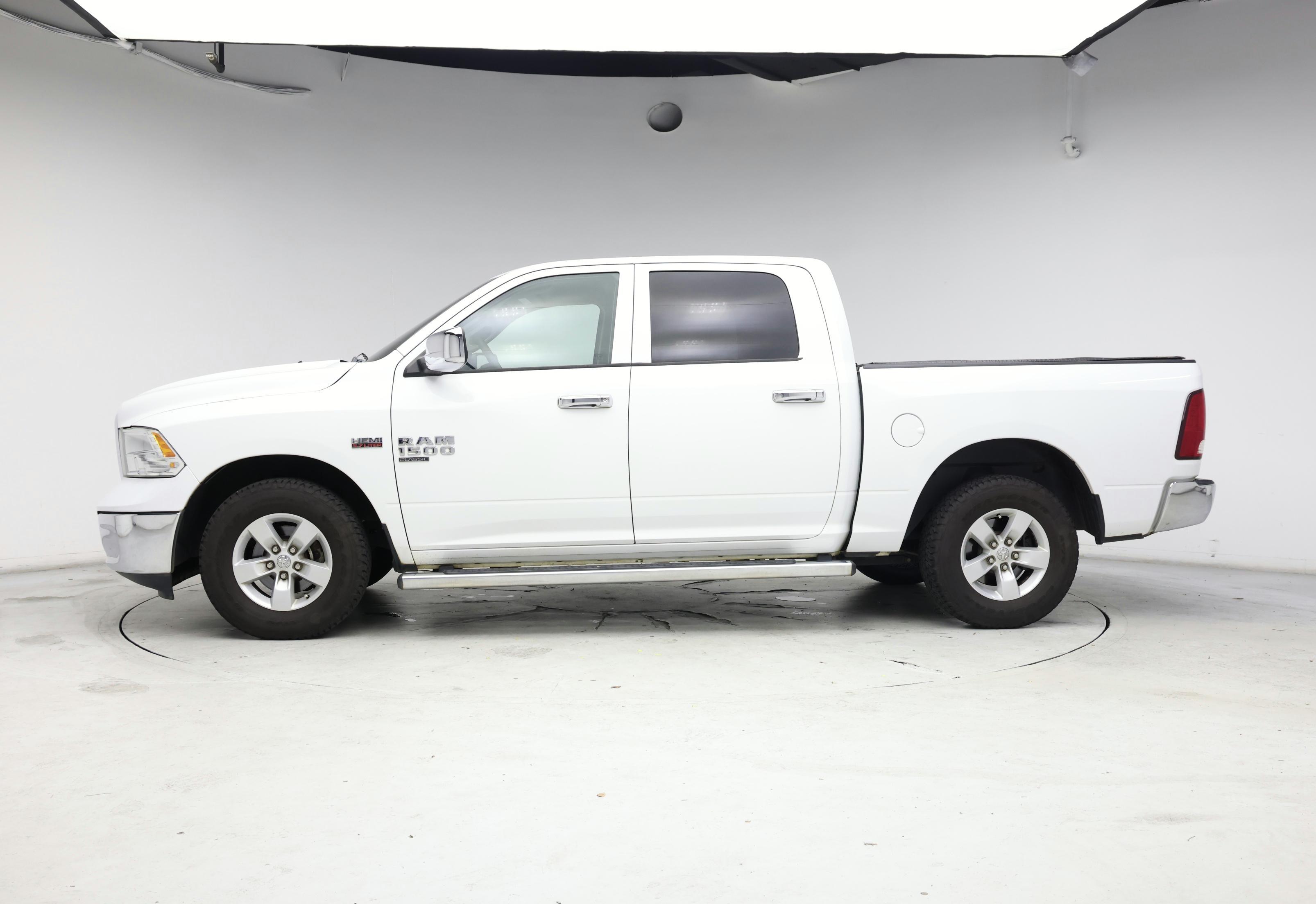Thumbnail: 2020 RAM 1500 Classic - 3