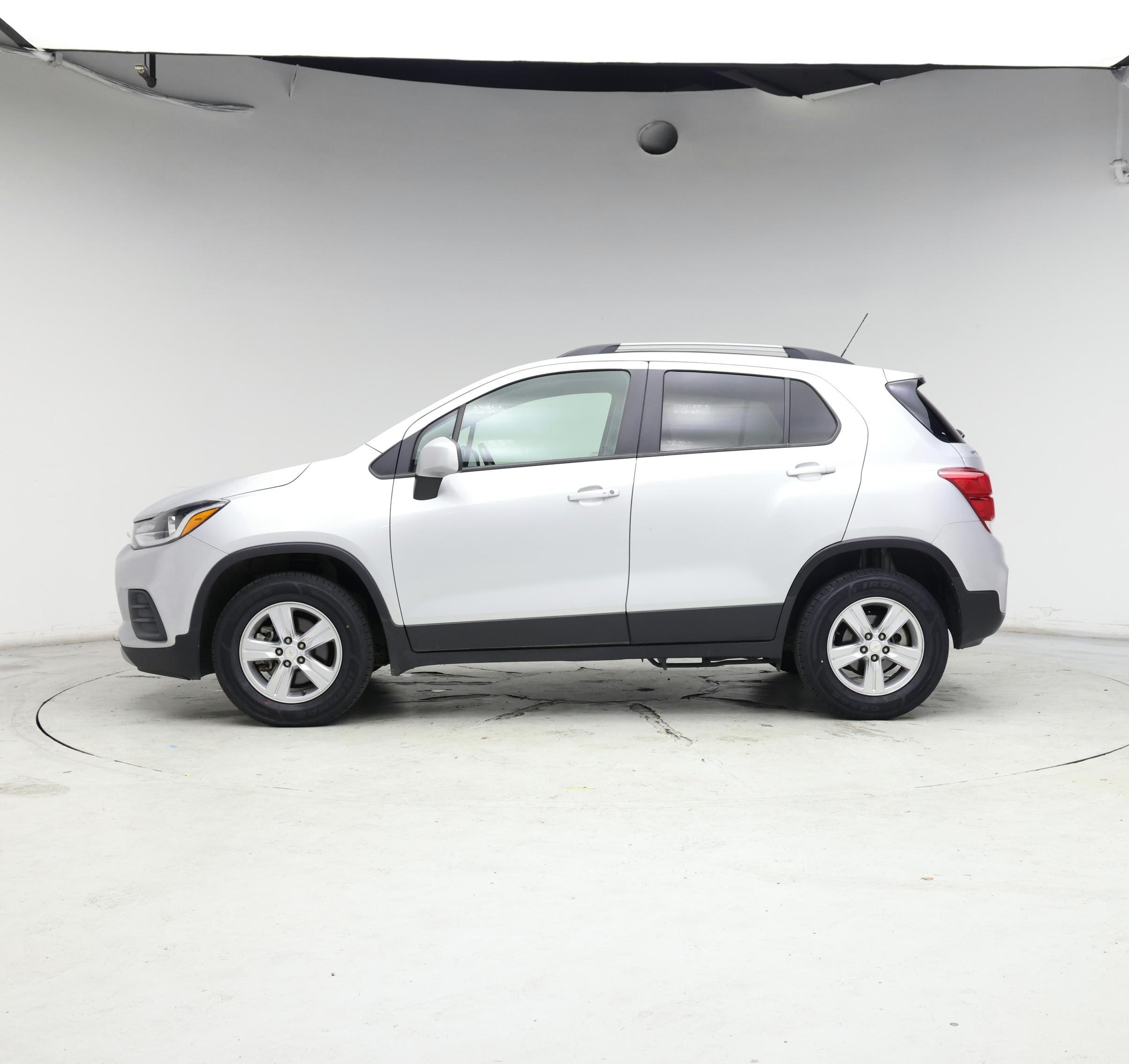 Thumbnail: 2022 Chevrolet Trax - 3