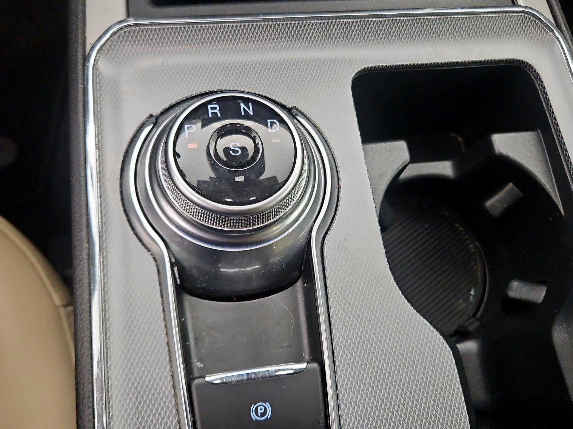 Thumbnail: 2021 Ford Edge - 17