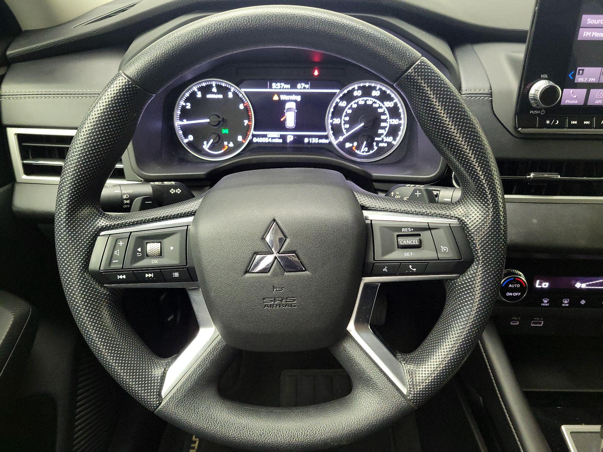 Thumbnail: 2022 Mitsubishi Outlander - 10
