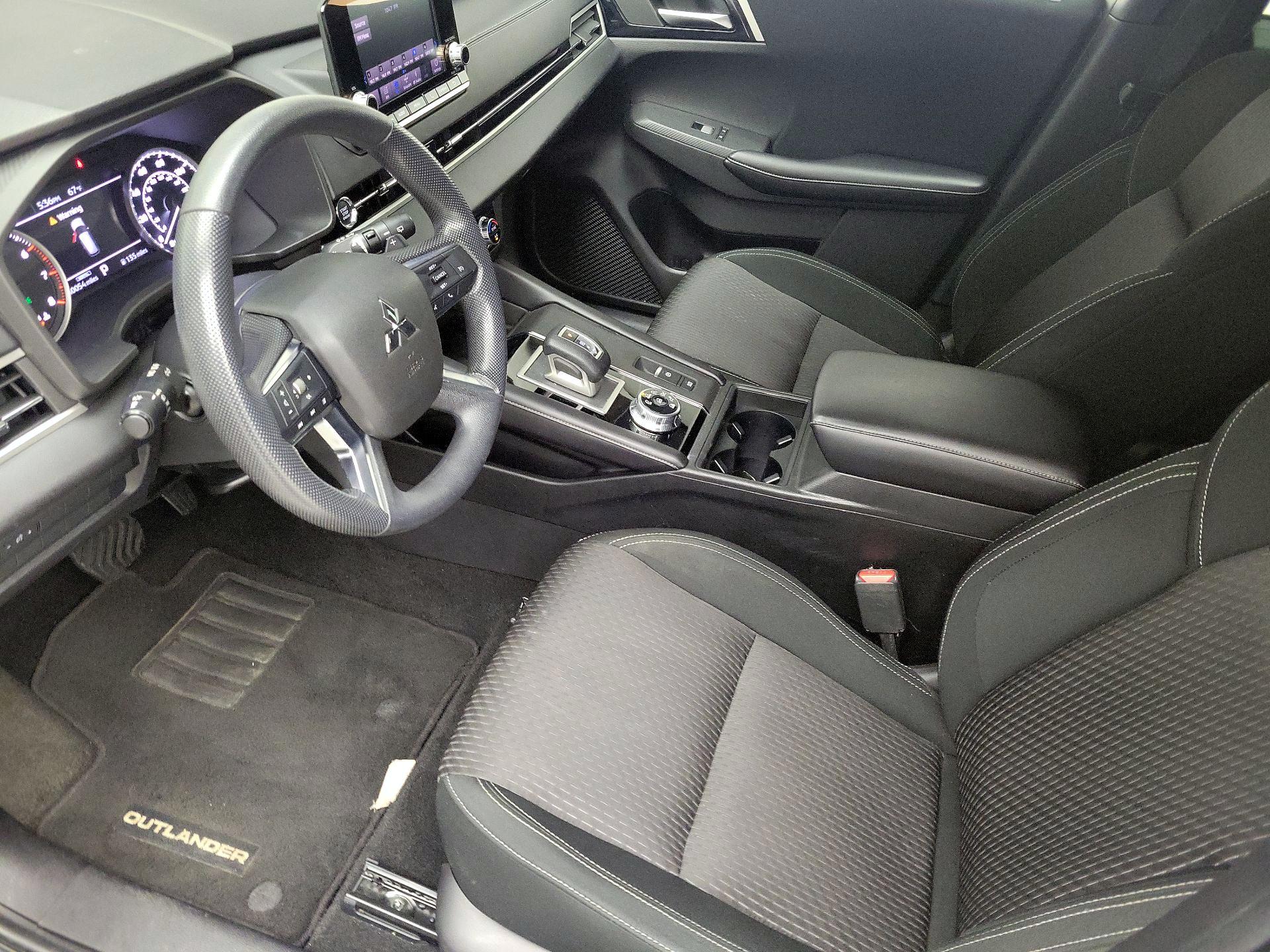 Thumbnail: 2022 Mitsubishi Outlander - 11