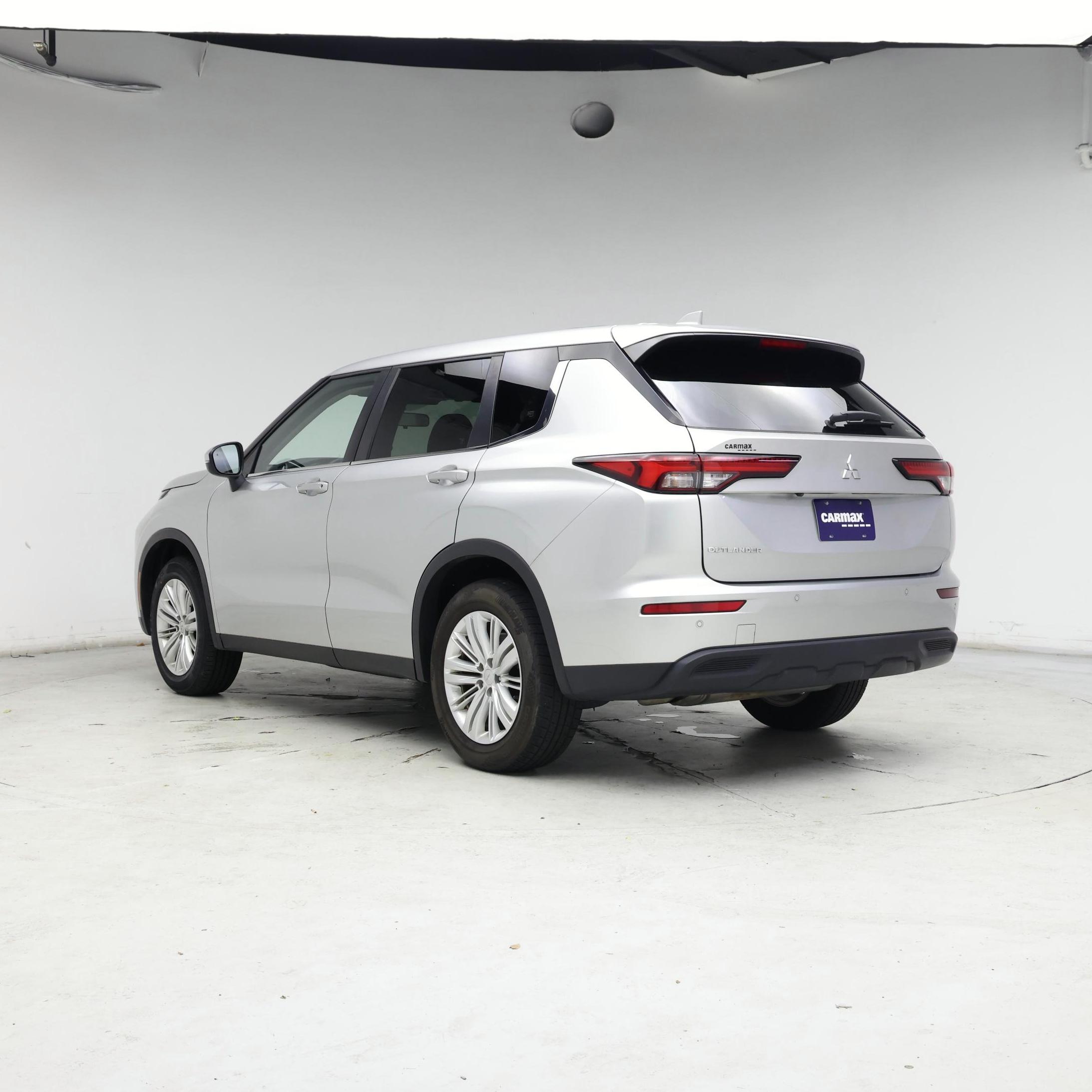 Thumbnail: 2022 Mitsubishi Outlander - 2